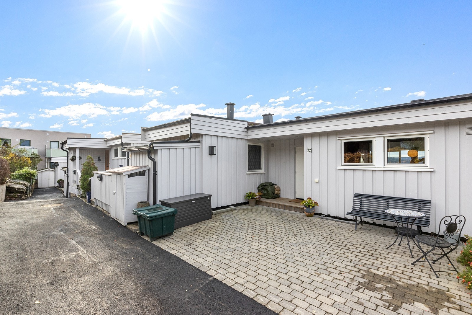 Inngangsparti og frokostplass Galleribilde