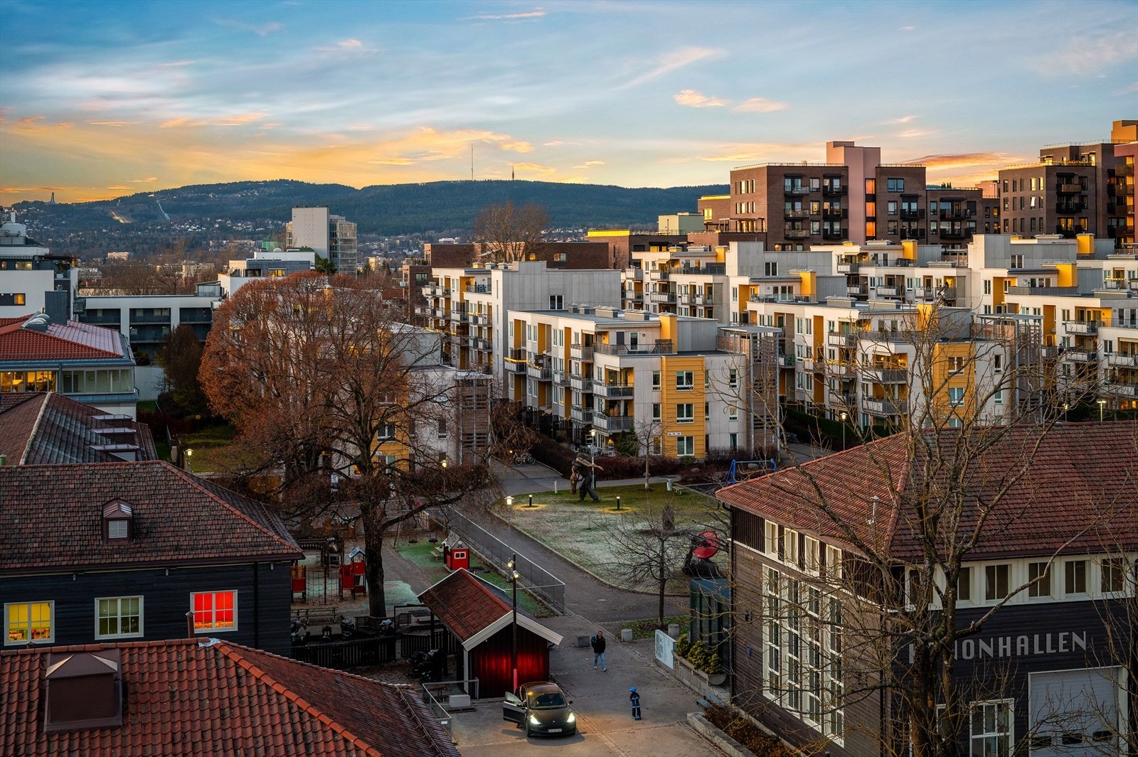 Vakker utsikt en høstkveld fra takterrassen Galleribilde