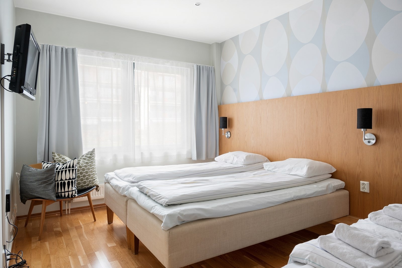 I tilknytning til serviceområdene er det også tilgang til et flott gjesterom (innredet som et hotellrom) som kan leies av beboerne for kr 700,- per natt inkl. sengetøy og håndklær Galleribilde