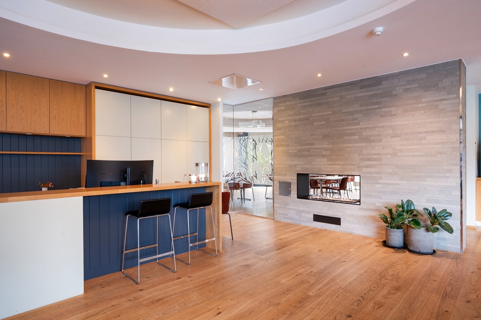 Plussområdet har en bemannet resepsjon som bistår med både stort og smått Galleribilde