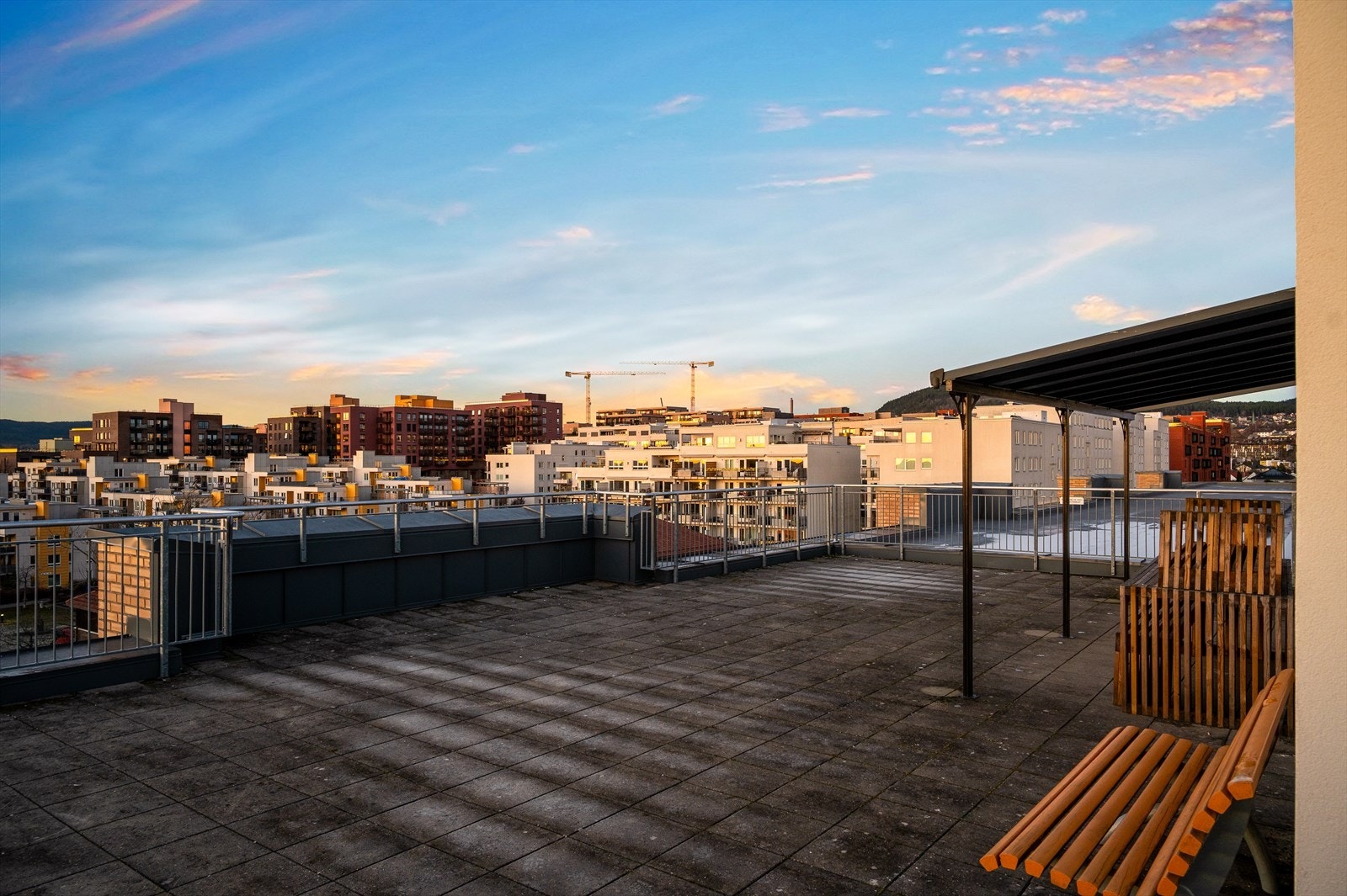 Borettslaget har en fantastisk, felles takterrasse med heisadkomst. Galleribilde