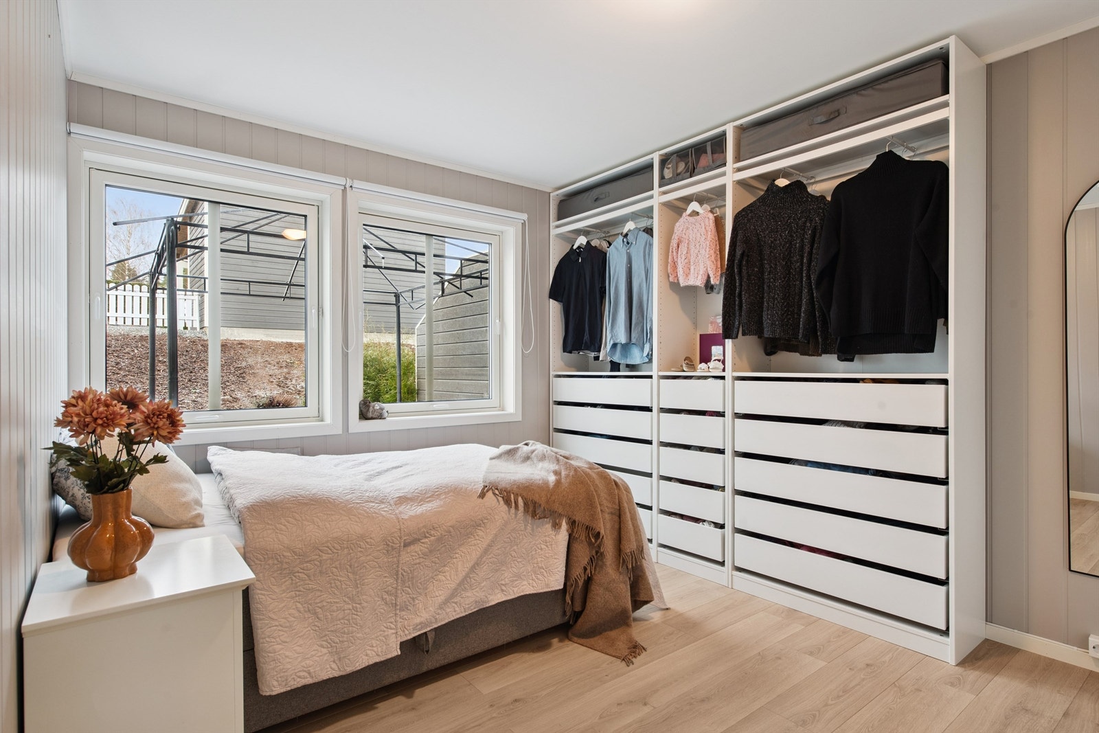 Soverommet i første etasje er ideelt som gjesterom, kontor eller barnerom. Galleribilde