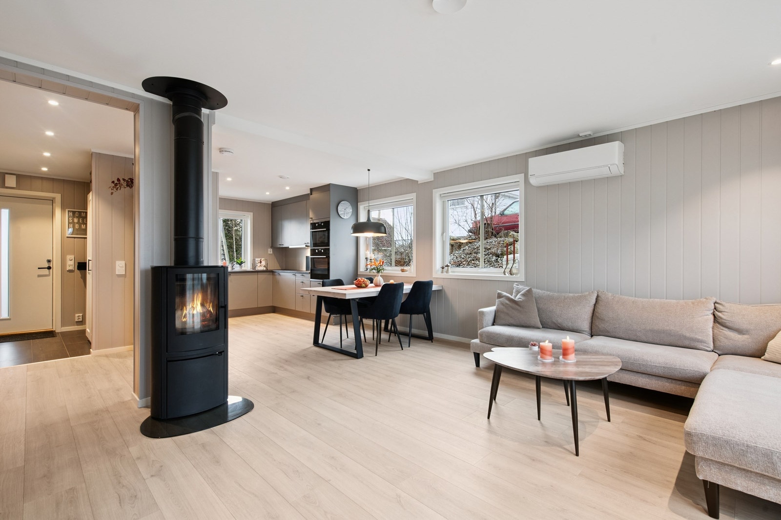 En energieffektiv luft-til-luft-varmepumpe og balansert ventilasjon sørger for høy komfort og et sunt inneklima. Galleribilde