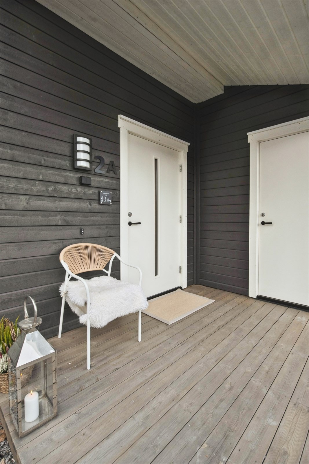 Utvendig sportsbod på 6 m² med innlagt strøm i forbindelse med inngangspartiet. Galleribilde