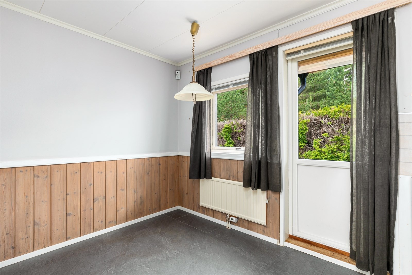 Fra kjøkkenet er det utgang til terrasse Galleribilde