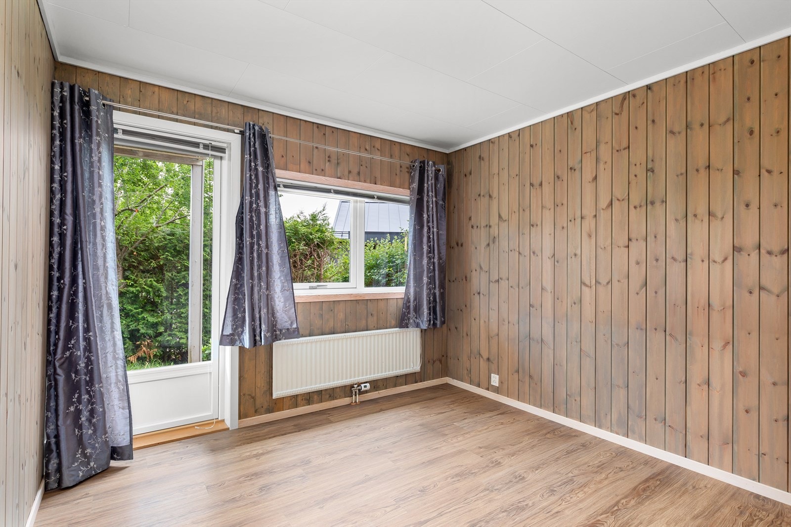 Soverom med utgang til terrasse Galleribilde