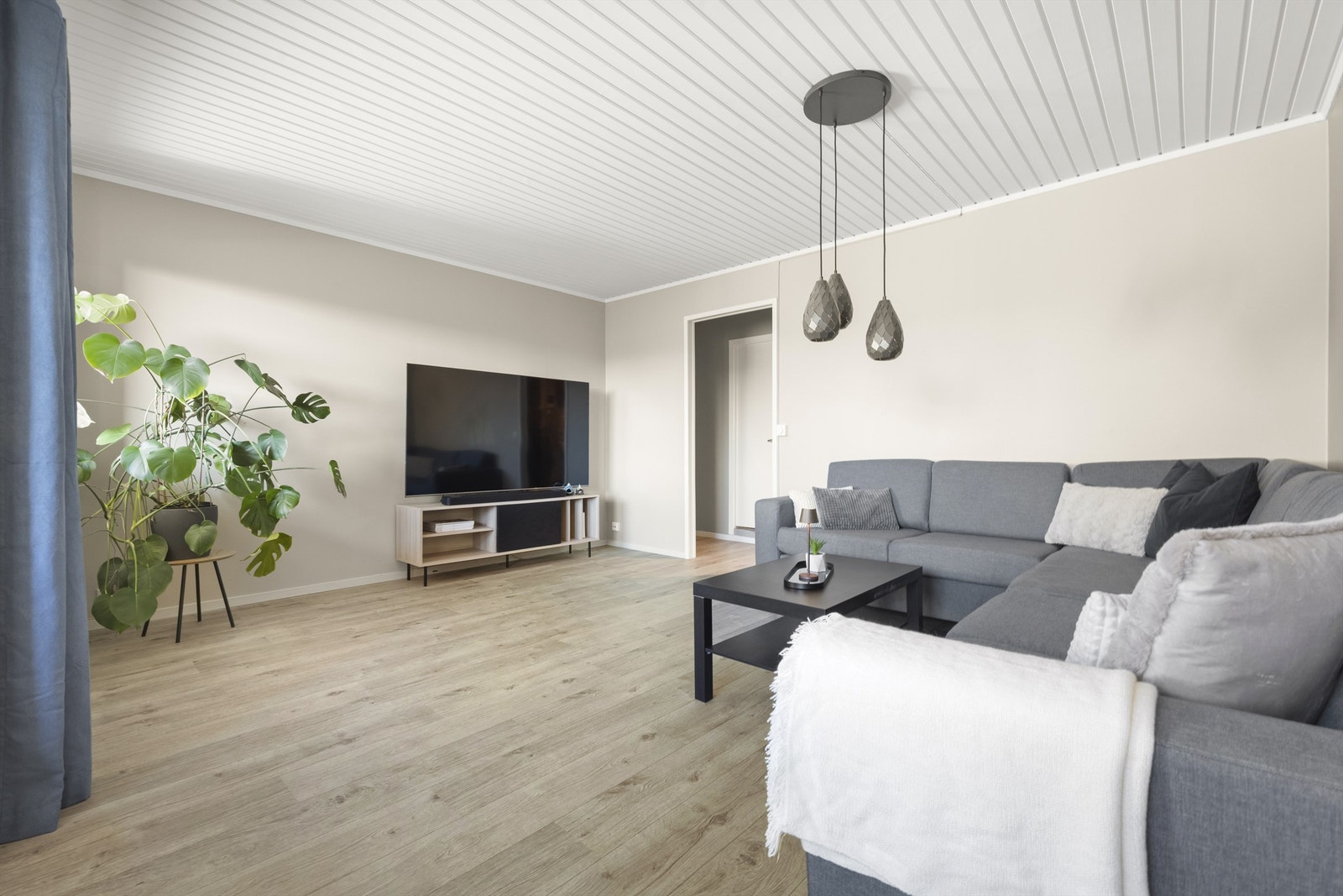 Fyring, varmtvann, tv og internett er inkludert i boligens faste utgifter. Galleribilde