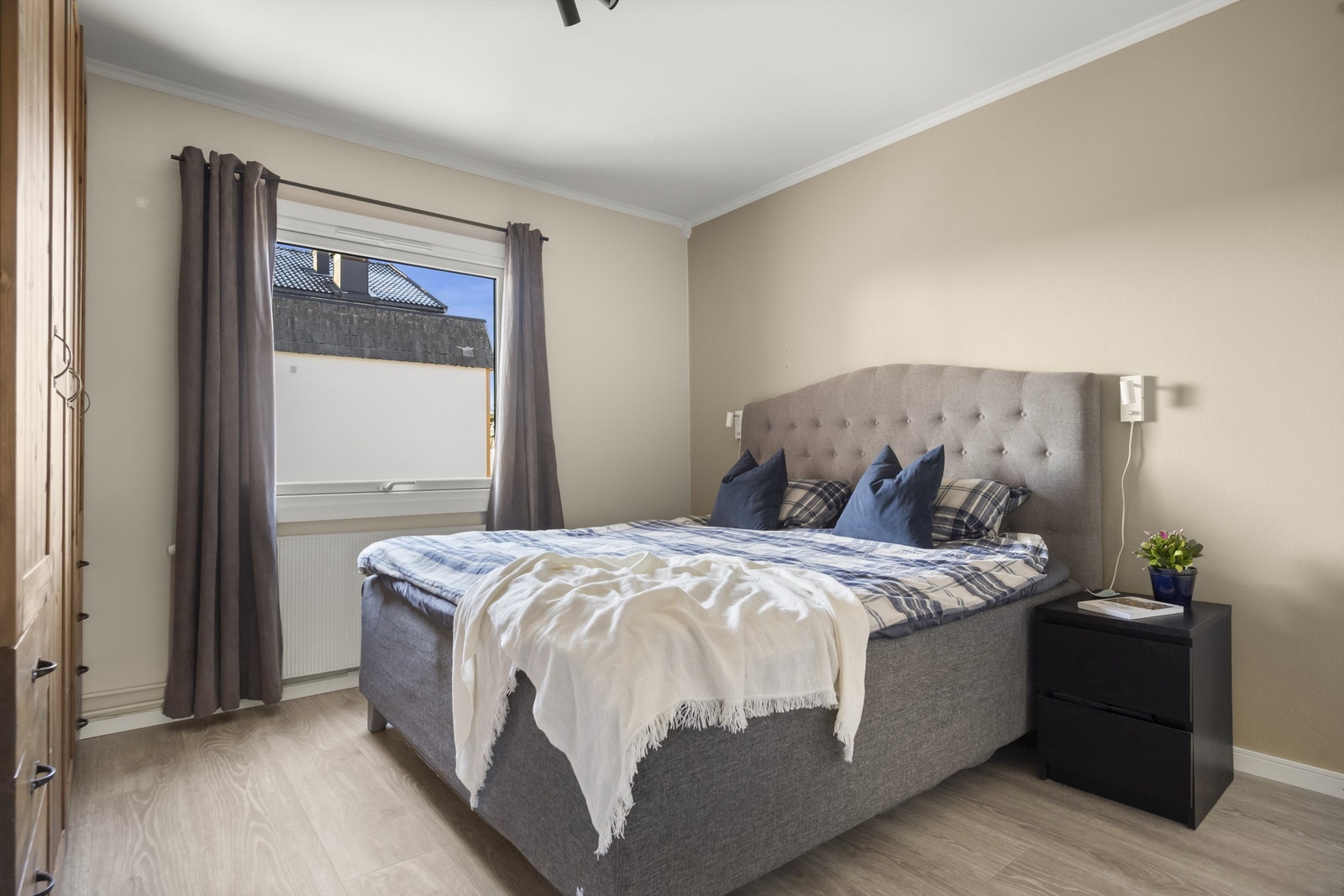 Hovedsoverom av god størrelse, godt skjermet for det meste av innsyn. Galleribilde