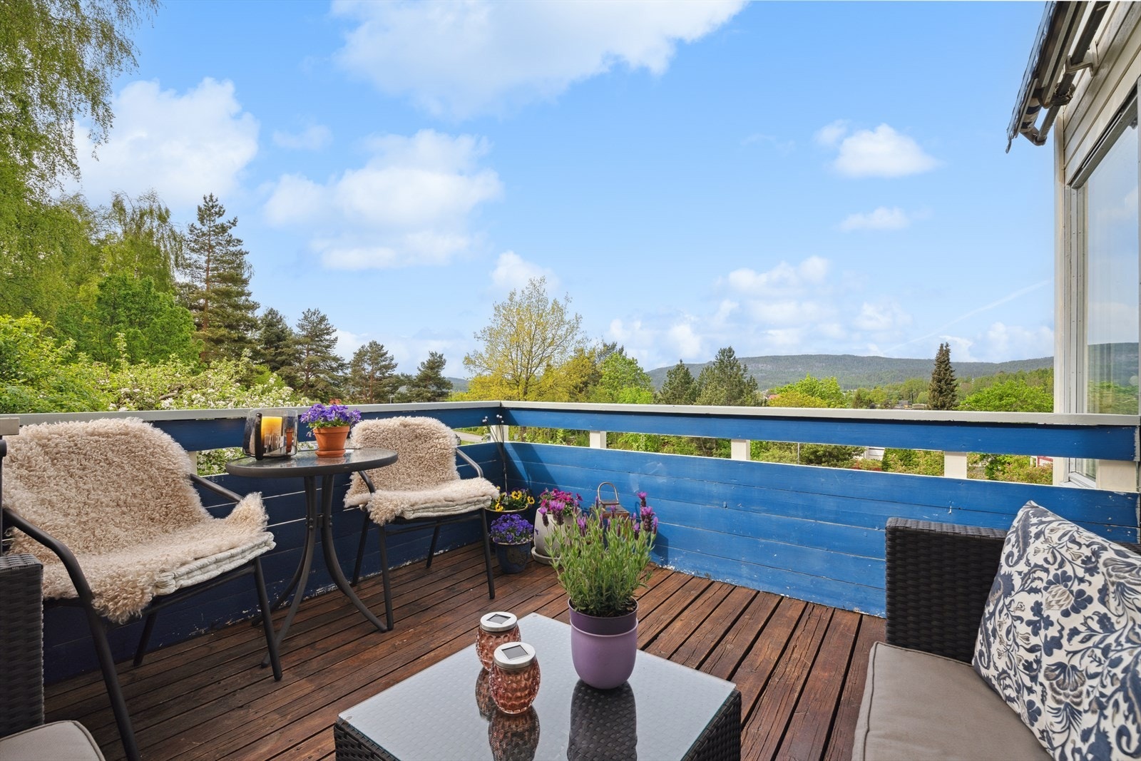 Kantarellgrenda 3 er et selveiet rekkehus over tre plan med en innholdsrik romløsning. Galleribilde