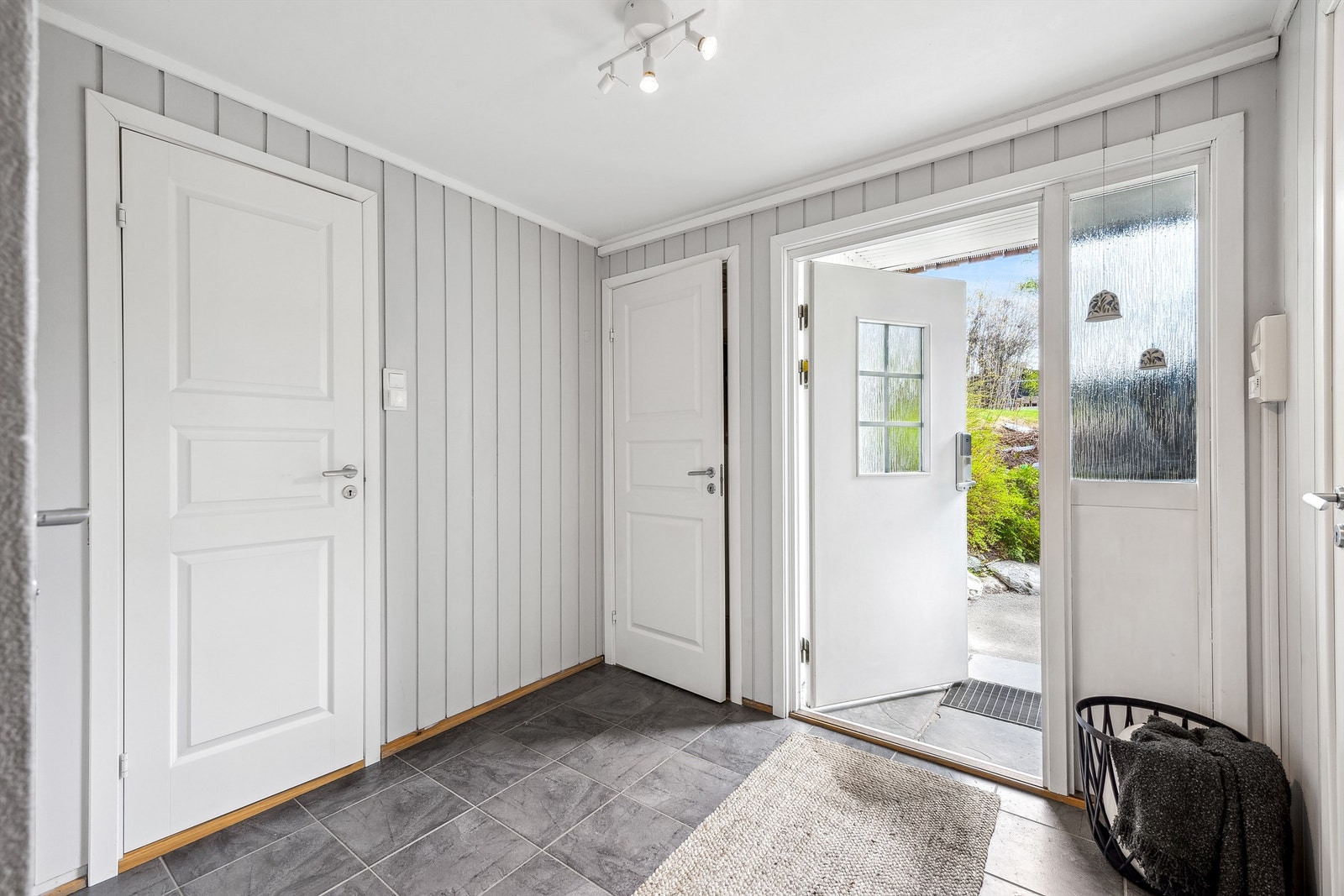 Det er felles entré for hoveddel og utleiedel. Galleribilde