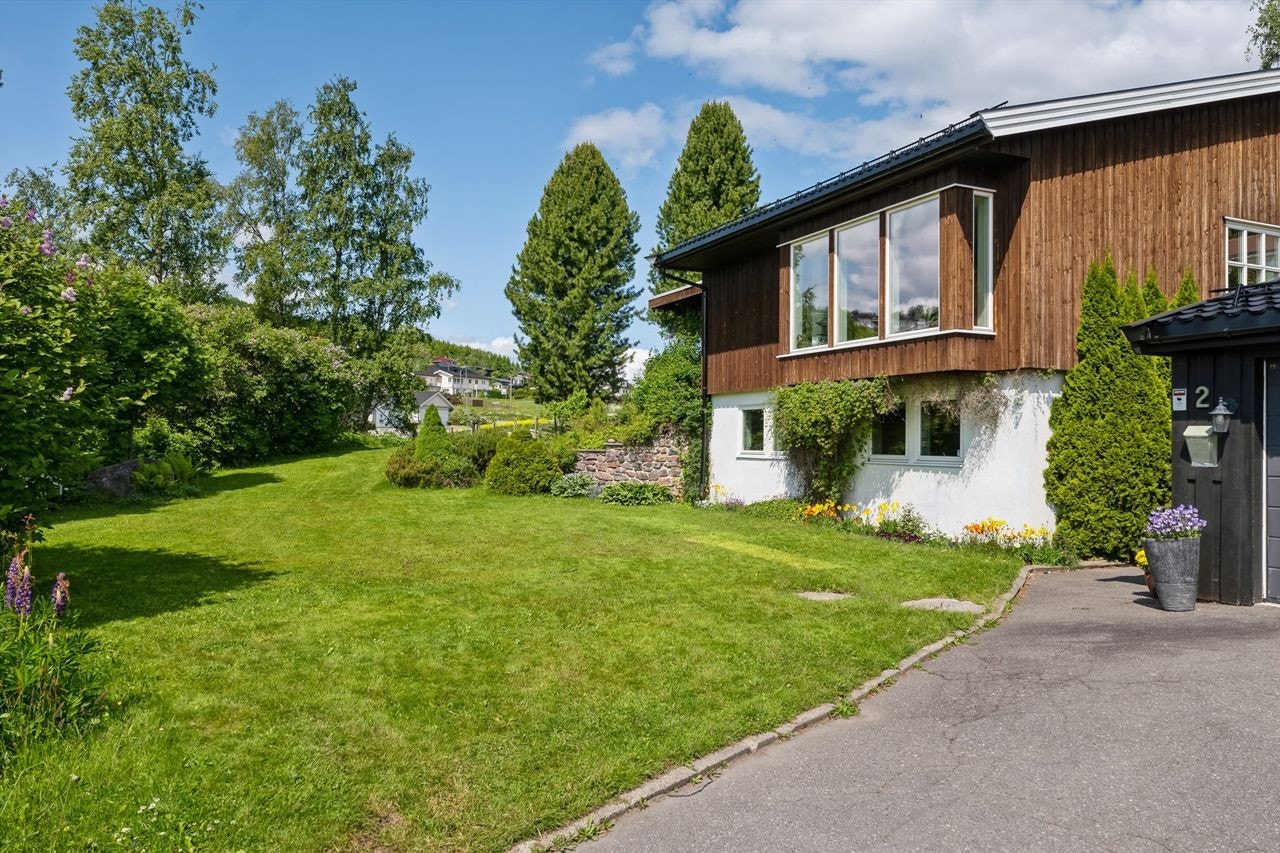 Hagen er opparbeidet med diverse beplantninger som gir glede gjennom de ulike sesongene. Galleribilde