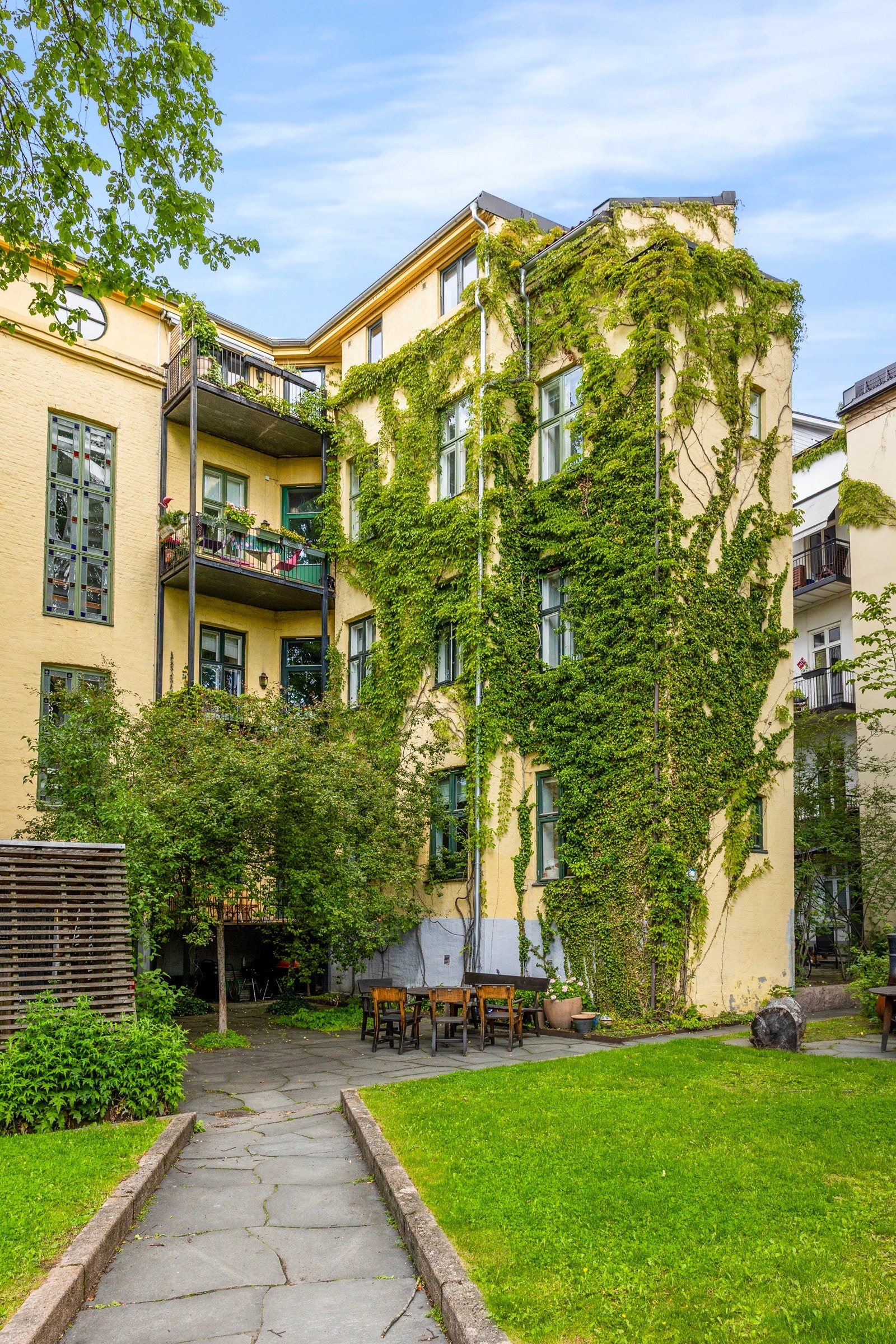 Det avholdes vanligvis to dugnader i året - én på våren og én på høsten Galleribilde