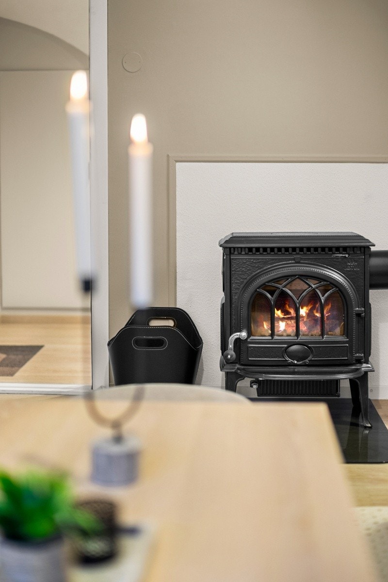 Leiligheten varmes opp med mill panelovner i samtligerom, muligjet for vedfyring Galleribilde