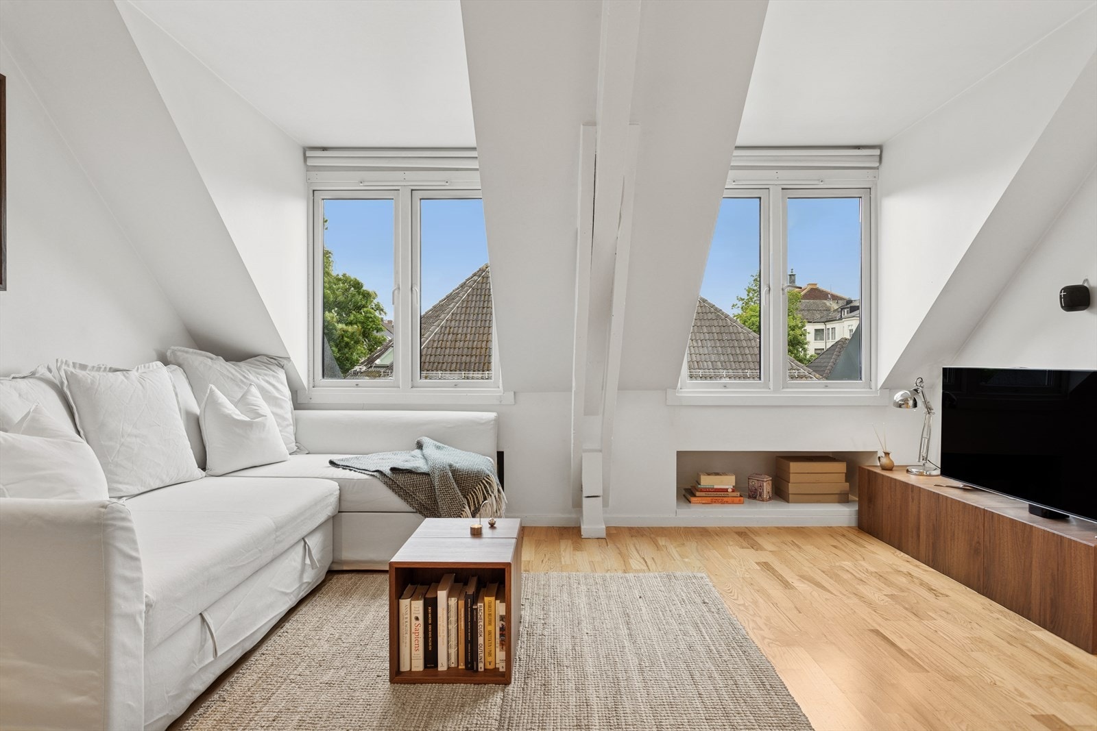 DNB Eiendom v/ Pål-Jøran Heggebakk har gleden av å presentere Rosenborg gate 27B. En lys og praktisk leilighet i 3. etasje. Galleribilde