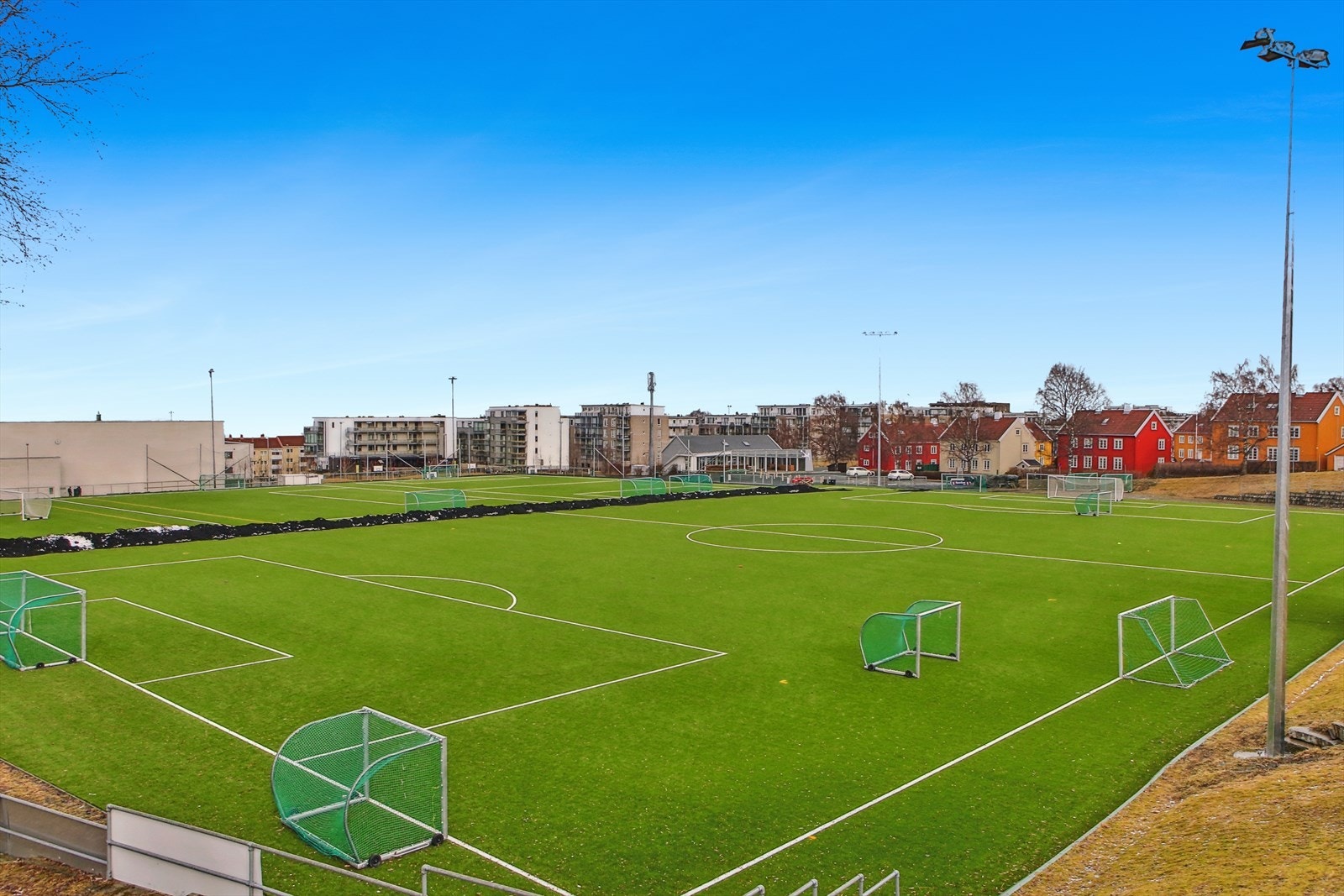 Ikke langt fra boligen finner man også IL Trond sin fotballbane. Galleribilde