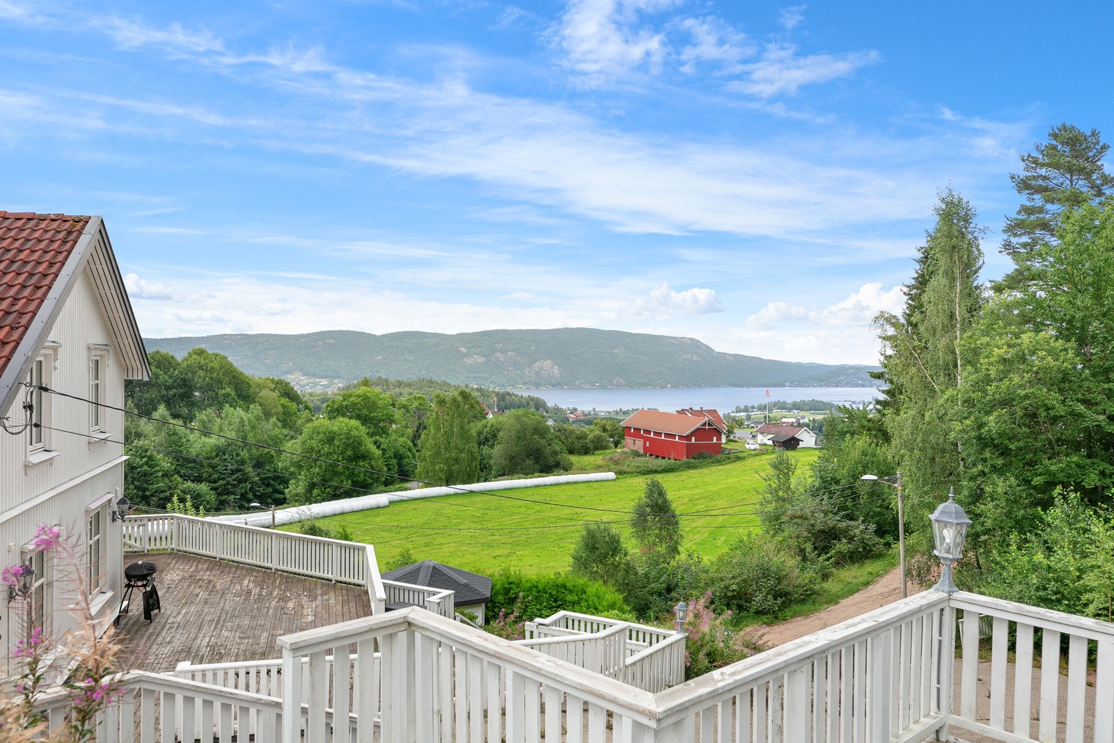 Boligen har flotte uteområder Galleribilde