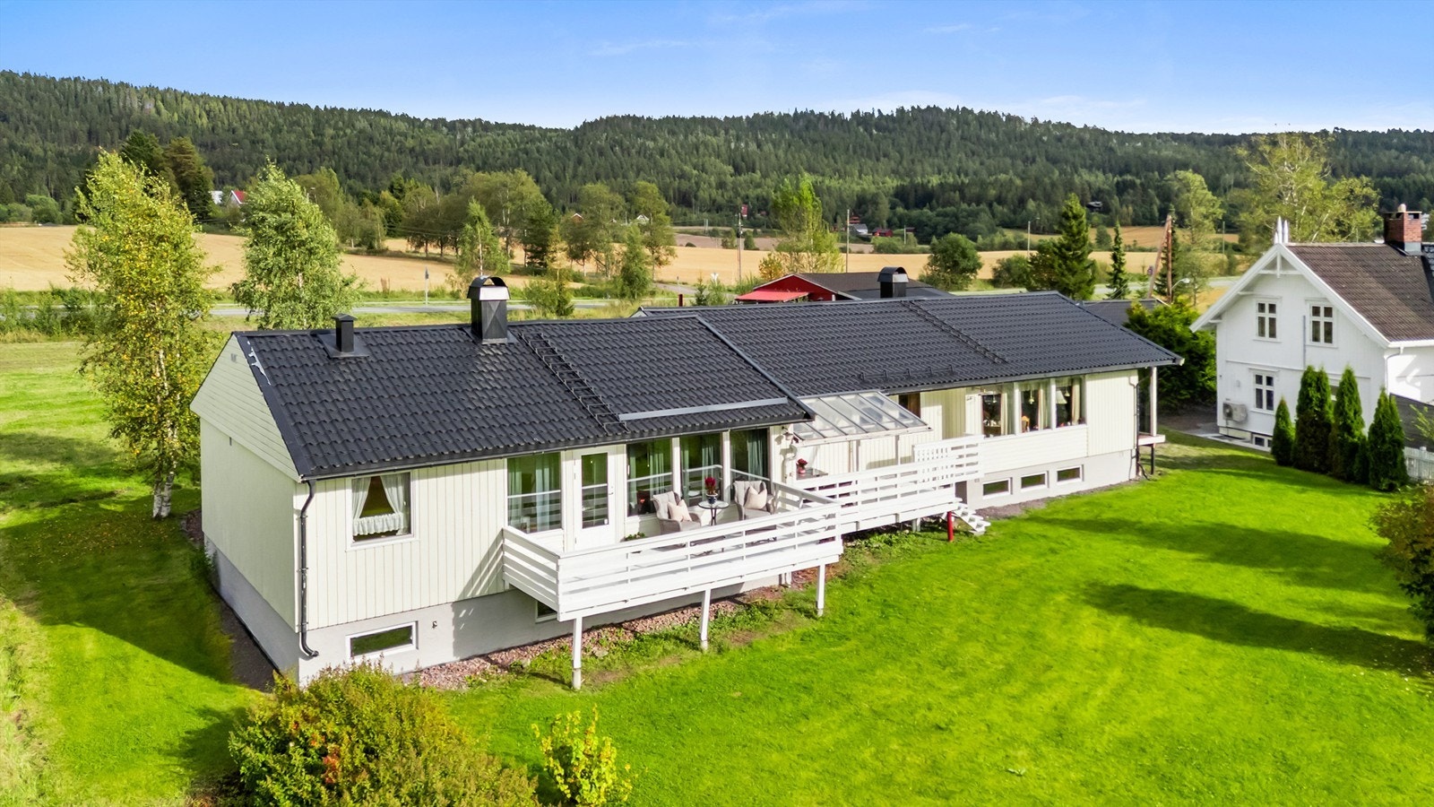 Boligen har et stort potensial og perfekt for de som har en drøm om et vakkert småbruk! Galleribilde