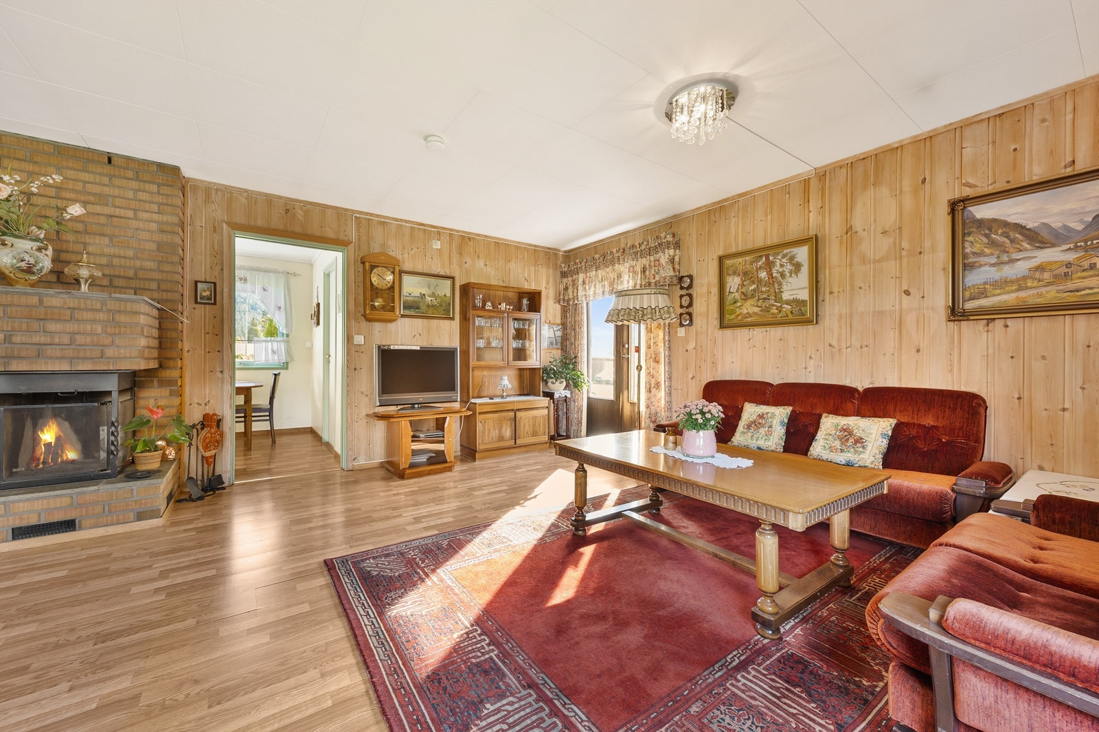 Fra stuen er det utgang til en veranda målt opp til ca. 12 kvm. Galleribilde