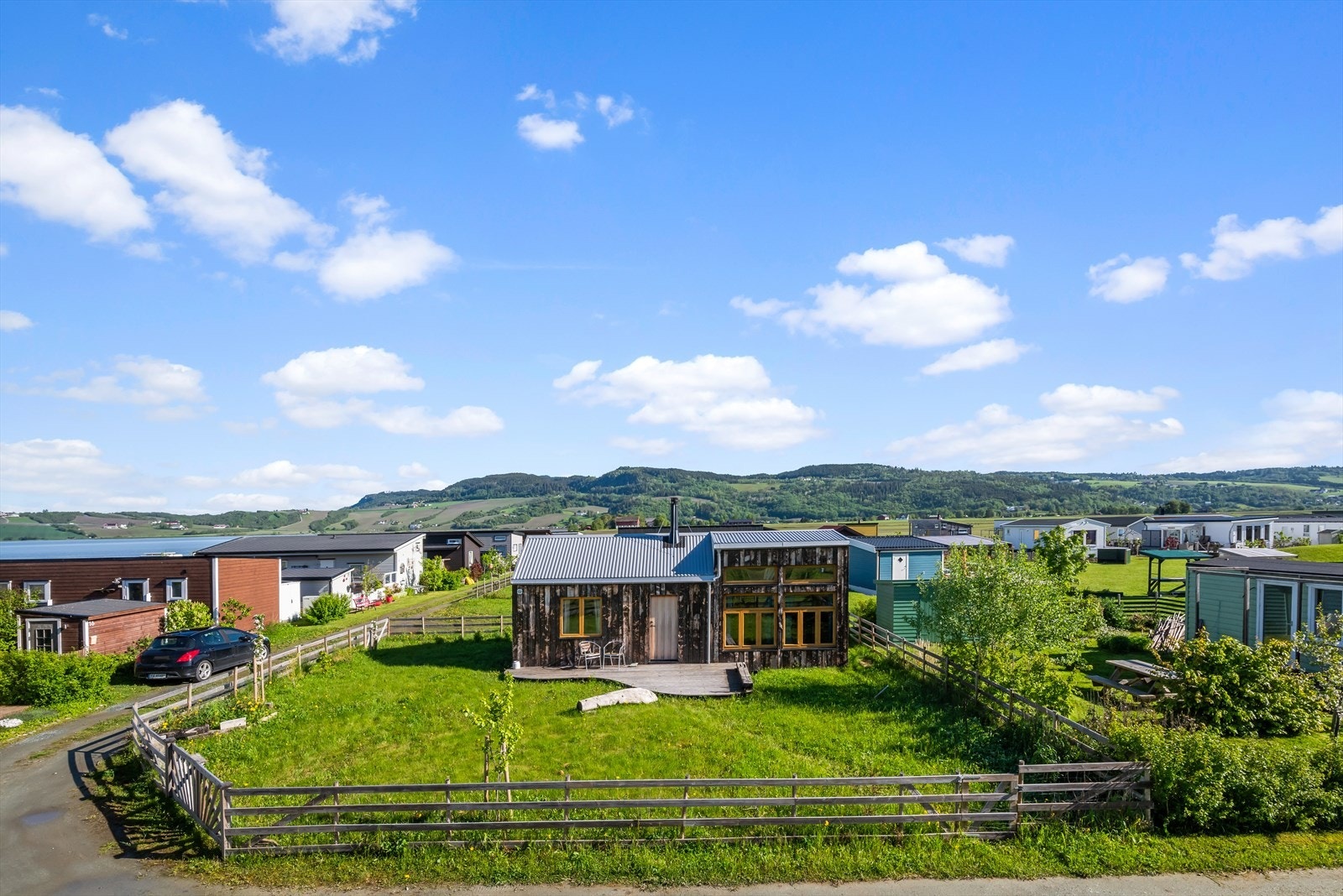 Dette er en eiendom som passer både yngre og eldre som ønsker å komme seg litt ut fra byen Galleribilde