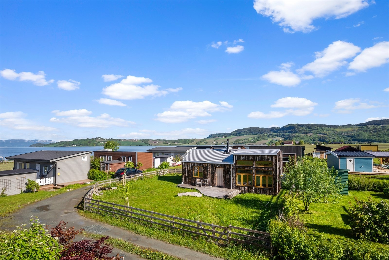 Velkommen til idylliske Øysand kolonihageby! Galleribilde