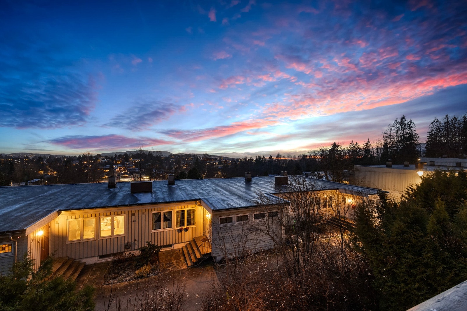 Alt i alt byr Stovnerbakken 86 på et trygt og praktisk bomiljø med nærhet til både natur, byliv og gode hverdagsfasiliteter. Galleribilde