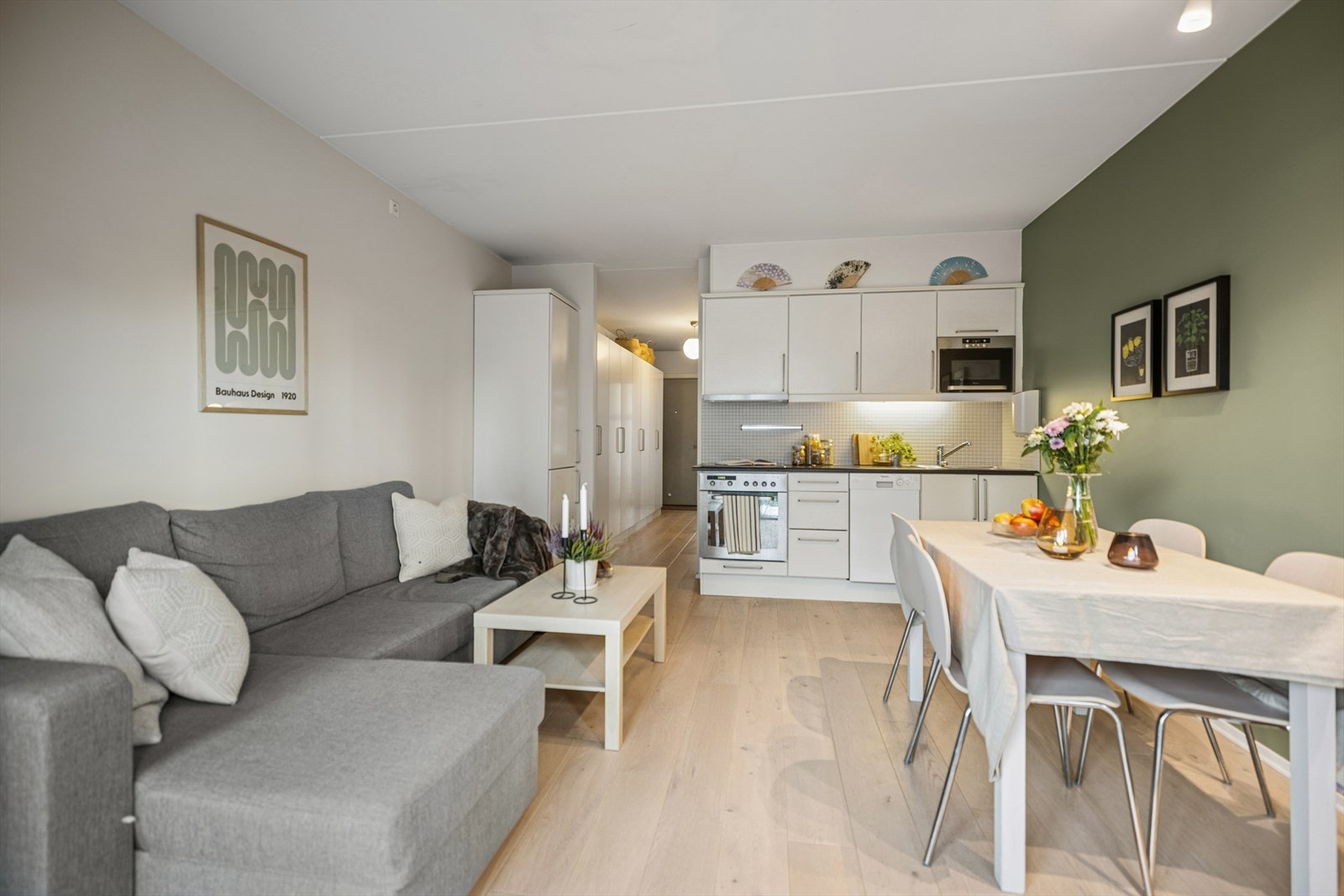 Åpen og sosial løsning mot kjøkken Galleribilde