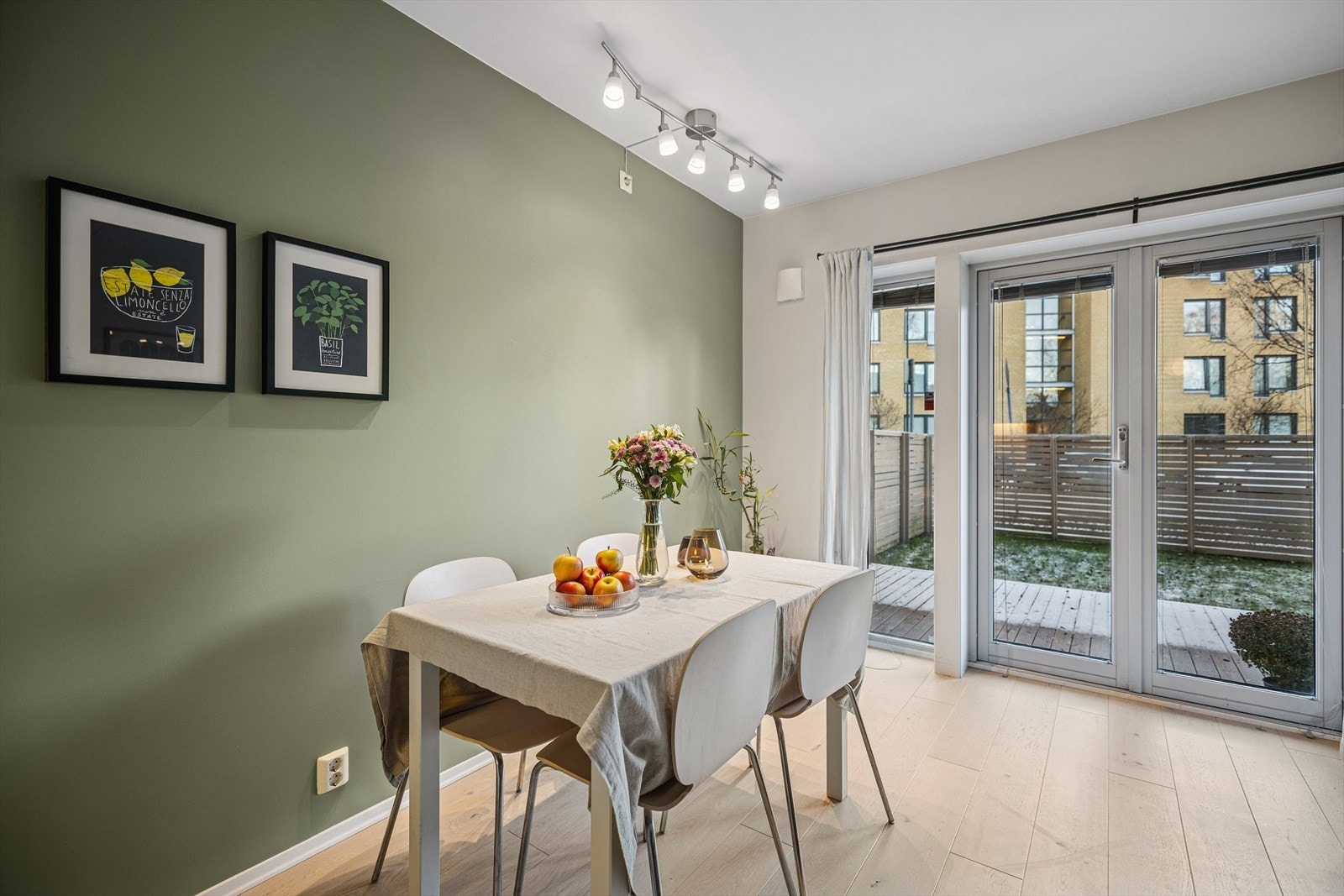 God plass til spisebord Galleribilde