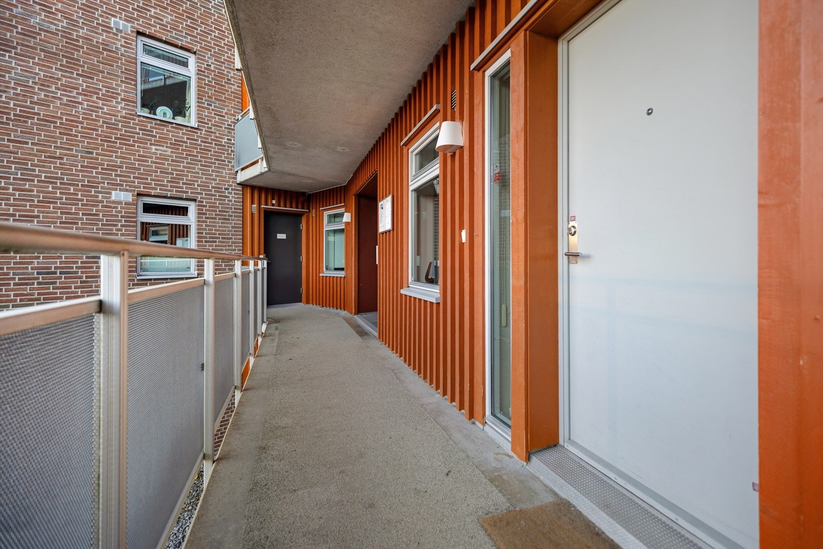 Hyggelig, egen inngang til leiligheten Galleribilde