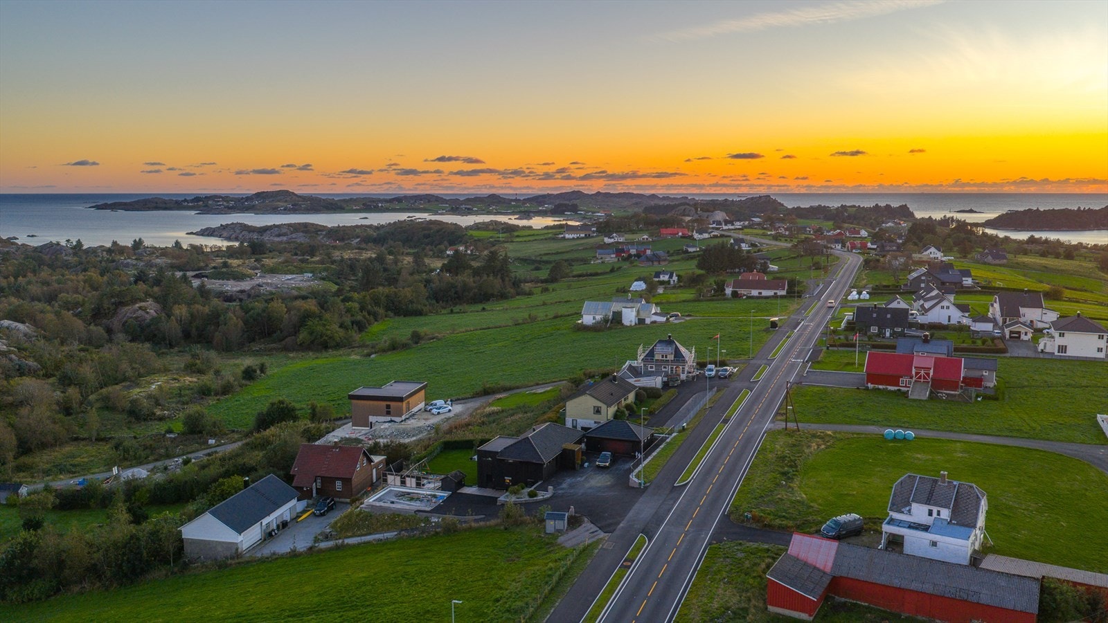 Gang- og sykkelsti til Skadbergsanden, Hålå, skole og butikk. Galleribilde