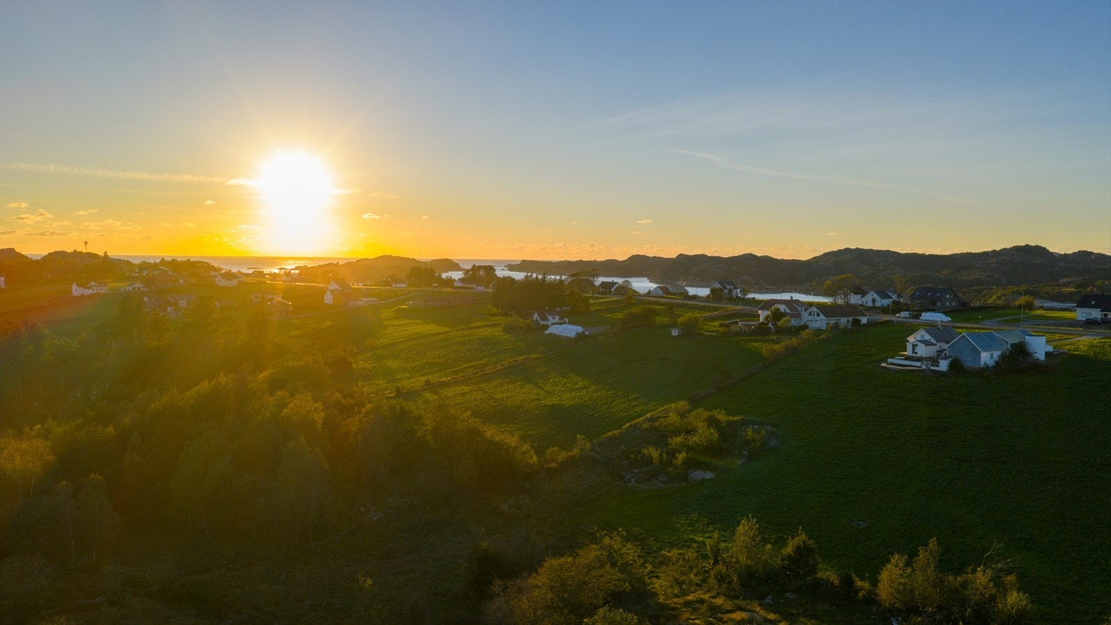Utsikt fra fjellet på tomten. Galleribilde