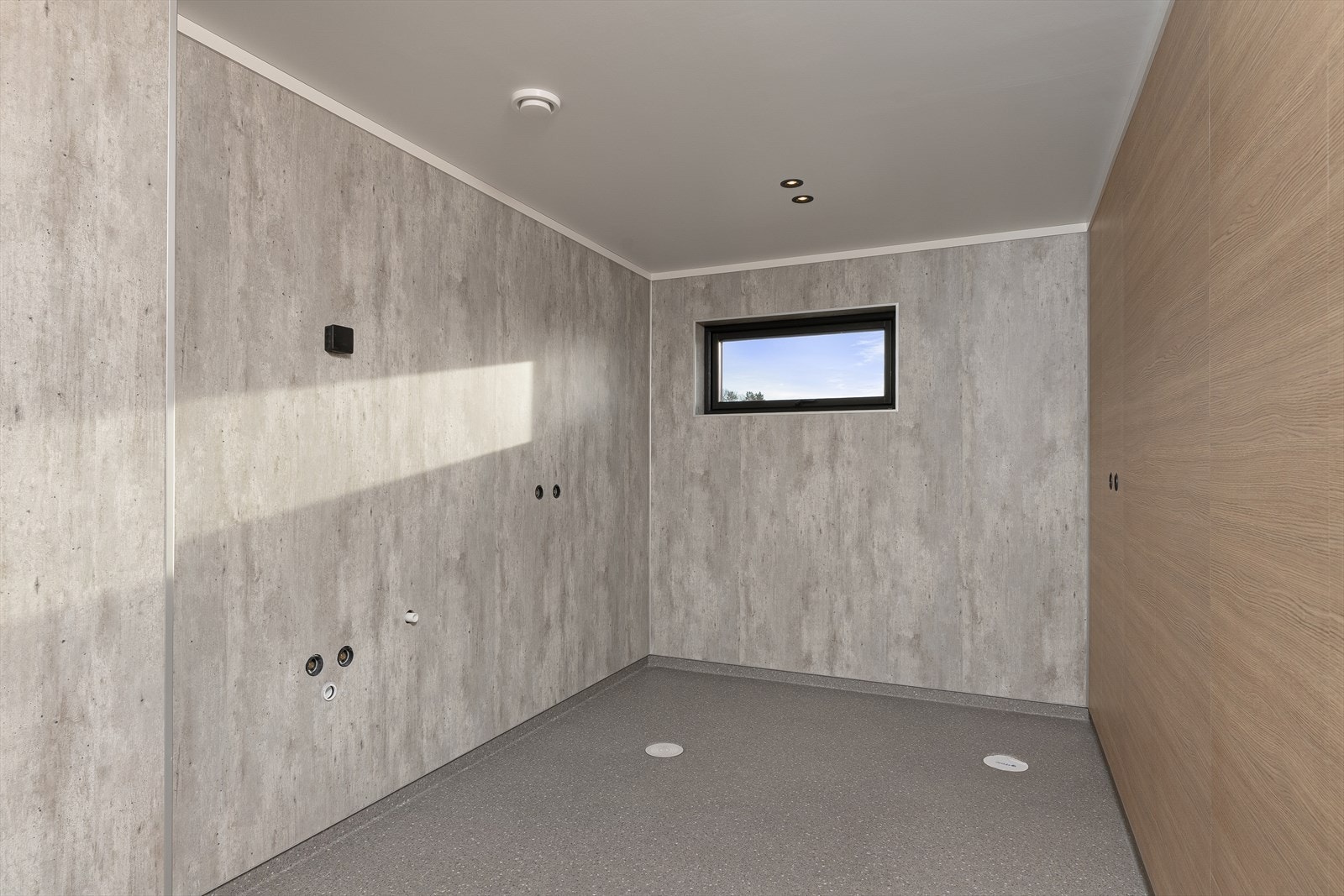 Fremtidig bad tilknyttet hovedsoverommet. Her er det en delikat kombinasjon av våtromsplater og belegg. Galleribilde