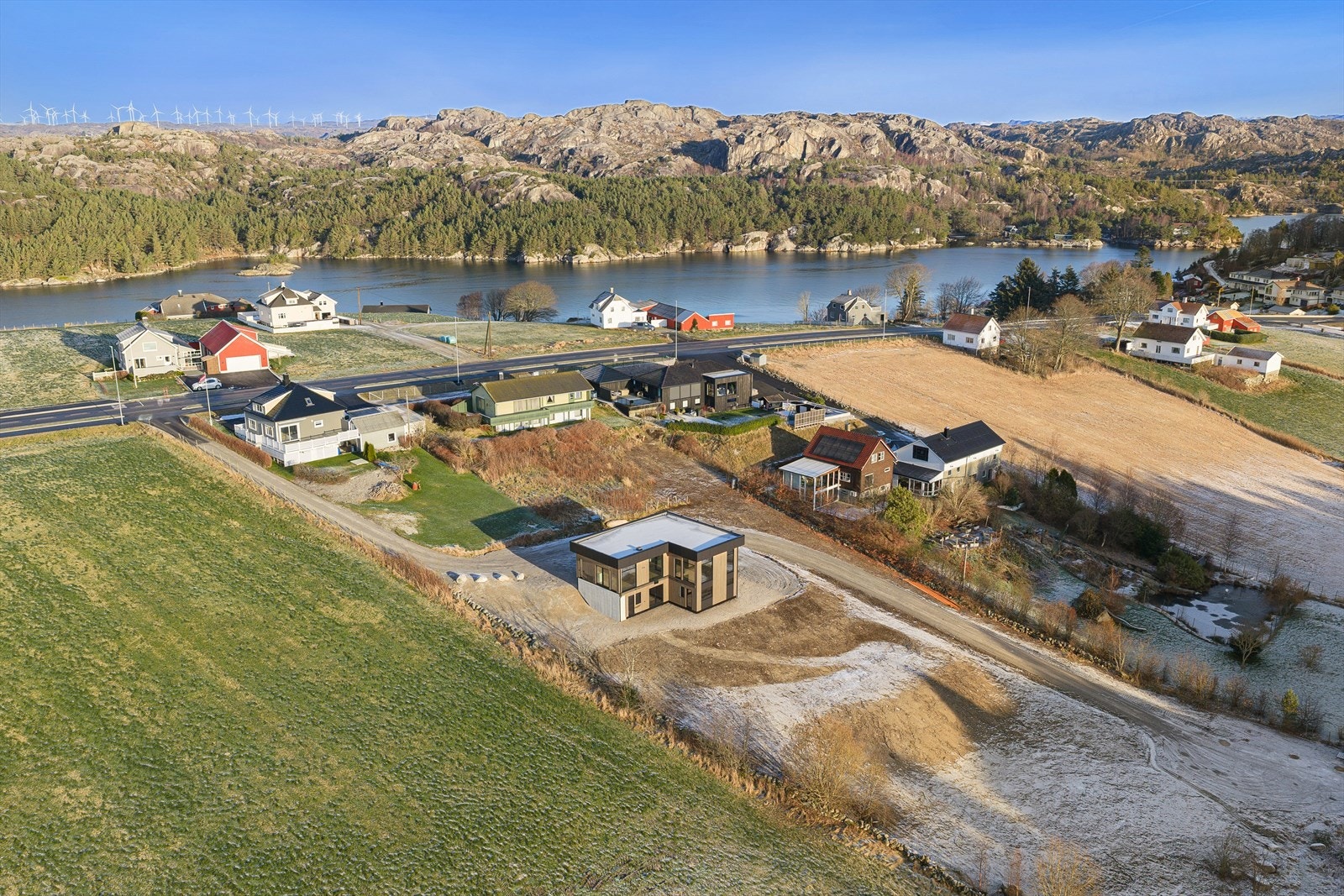 Eigerøy har en utrolig befriende følelse av landlig, men sentral beliggenhet. Besøkende og eier beskriver området best som en frihetsfølelse og en indre ro som senker seg. Galleribilde