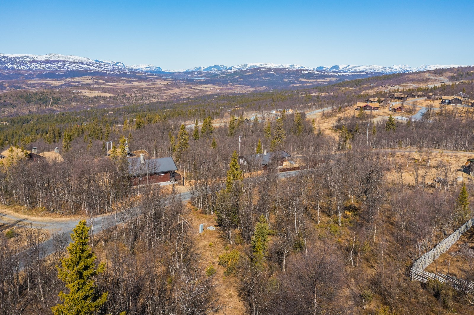 Klar, frisk fjelluft, solrike dager og nydelig utsikt! Om du velger å bygge din drømmehytte på denne tomten kan du få nettopp det. Velkommen på visning! Galleribilde