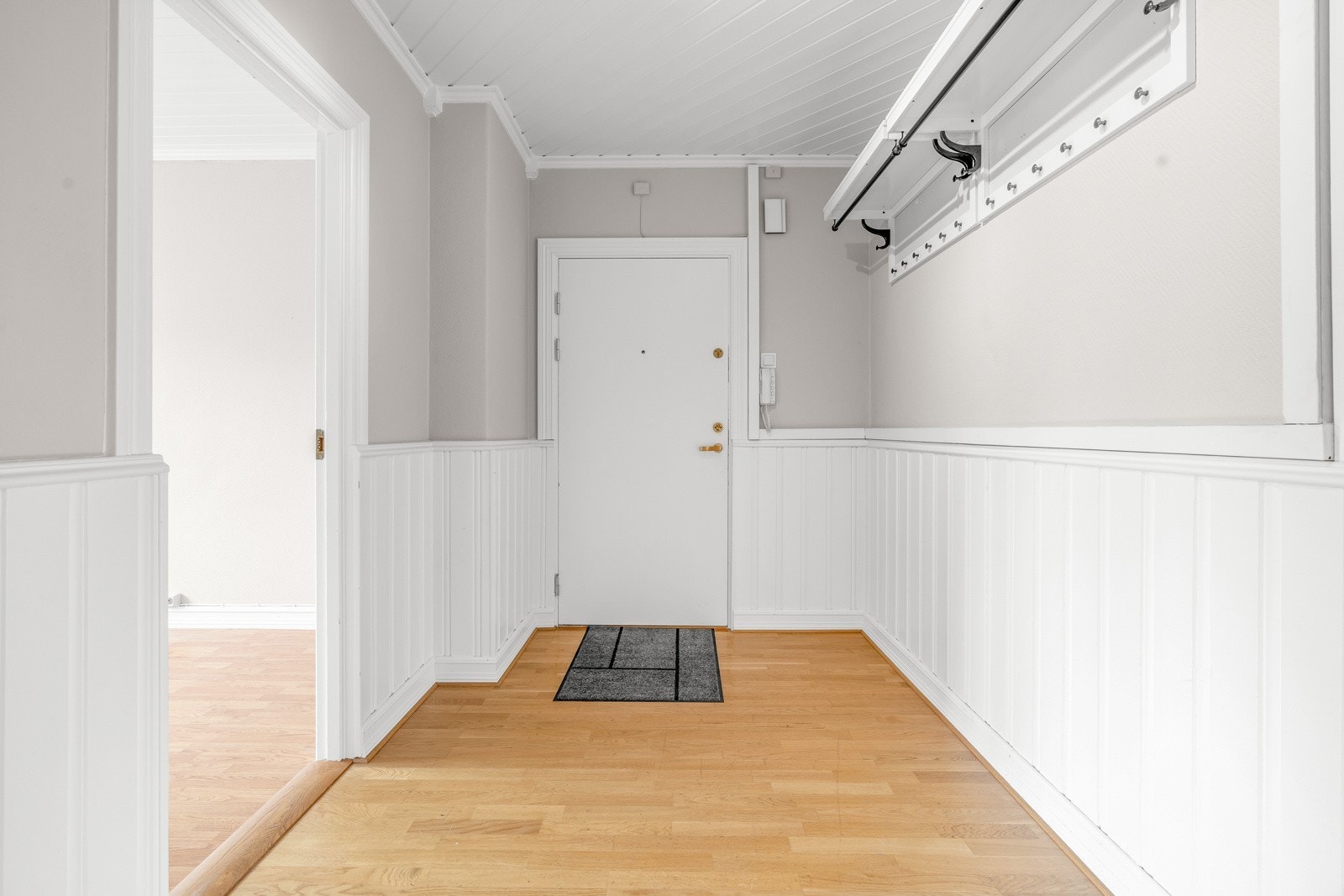 Romslig inngang Galleribilde