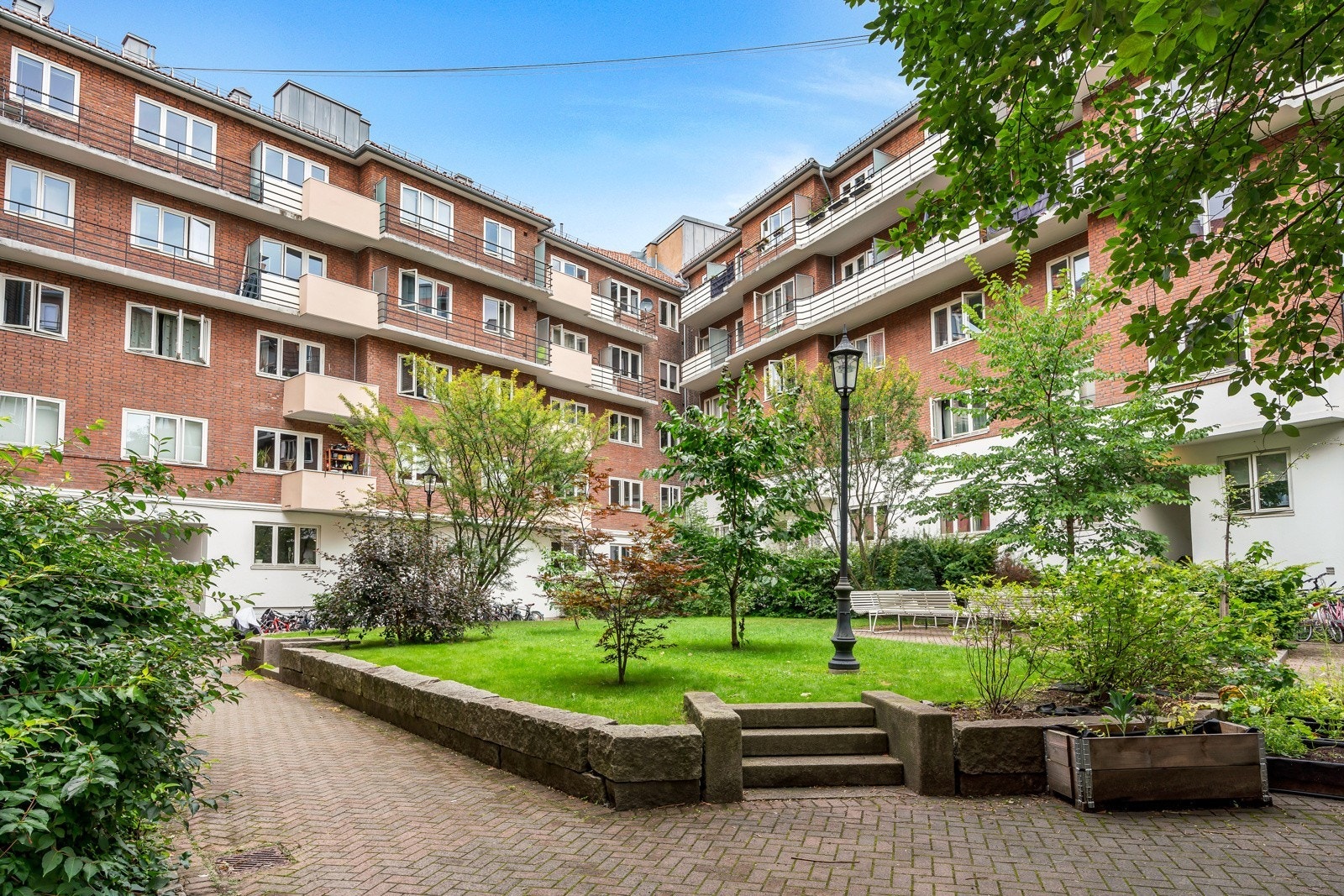 Bakgård Galleribilde