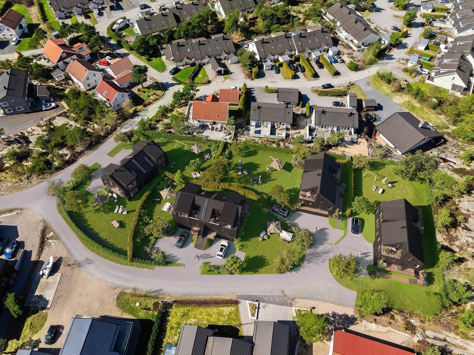 Tomtene varierer i størrelse fra 846 - 945 kvm. Illustrasjonen viser boligene som det er gitt rammetillatelse til å bygge. Galleribilde