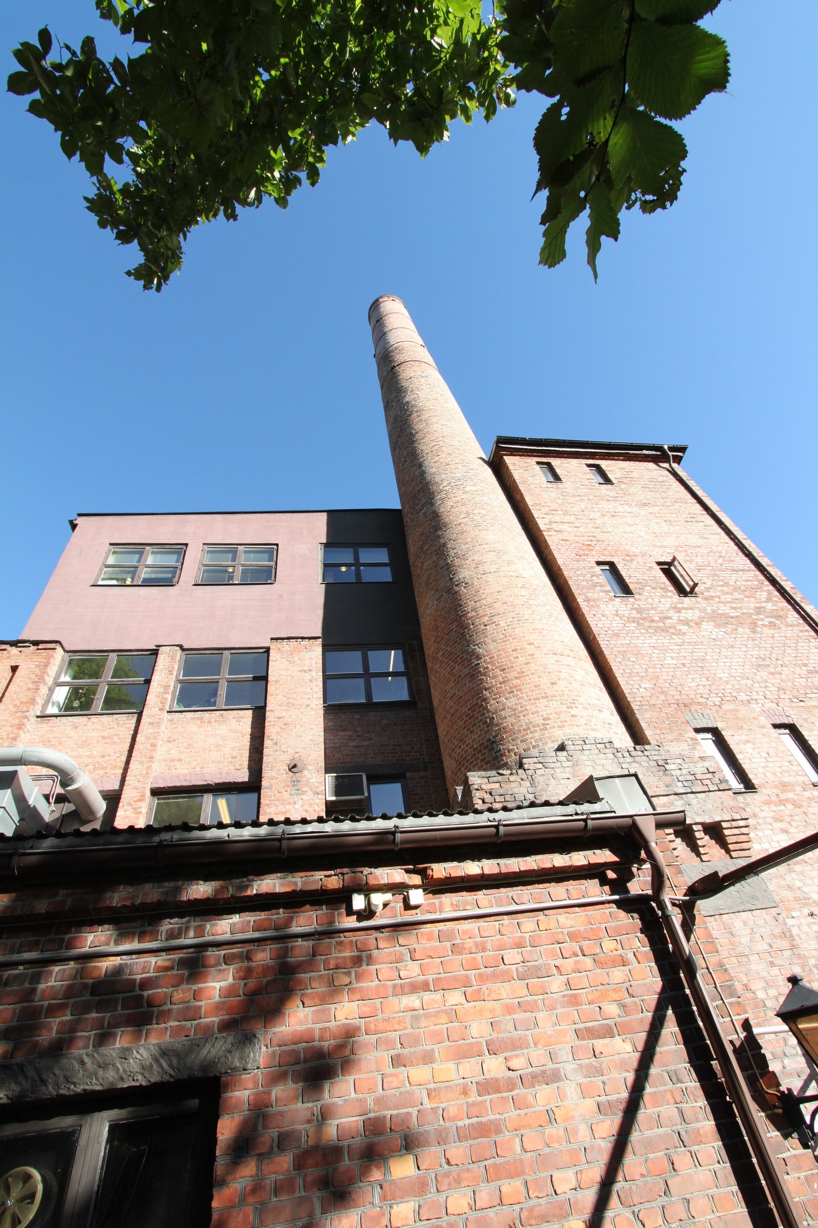 EIENDOMMENS ERVERDIGE "FABRIKKPIPE" FRA 1860 Galleribilde