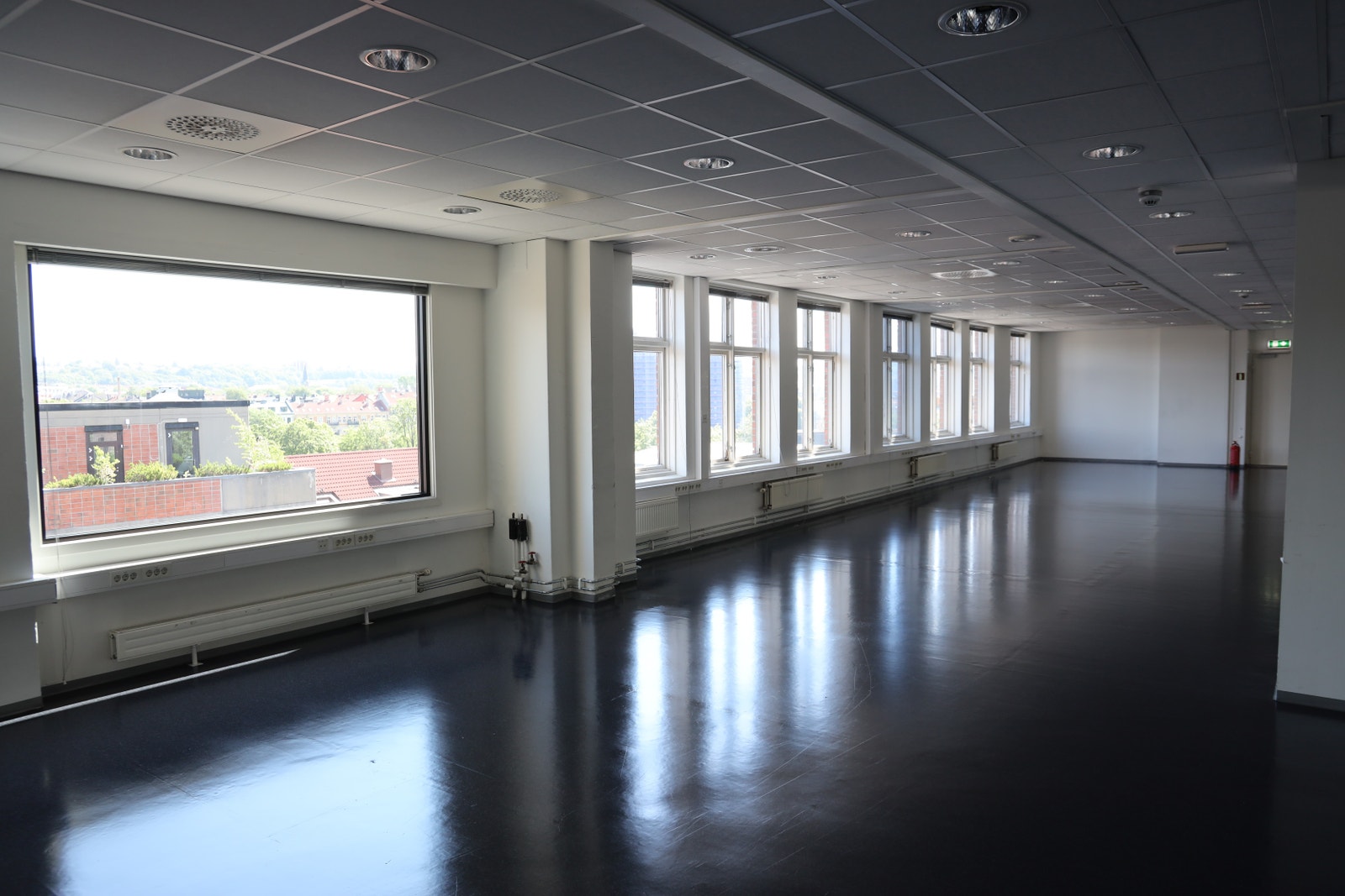 FRA ÅPENT AREAL Galleribilde