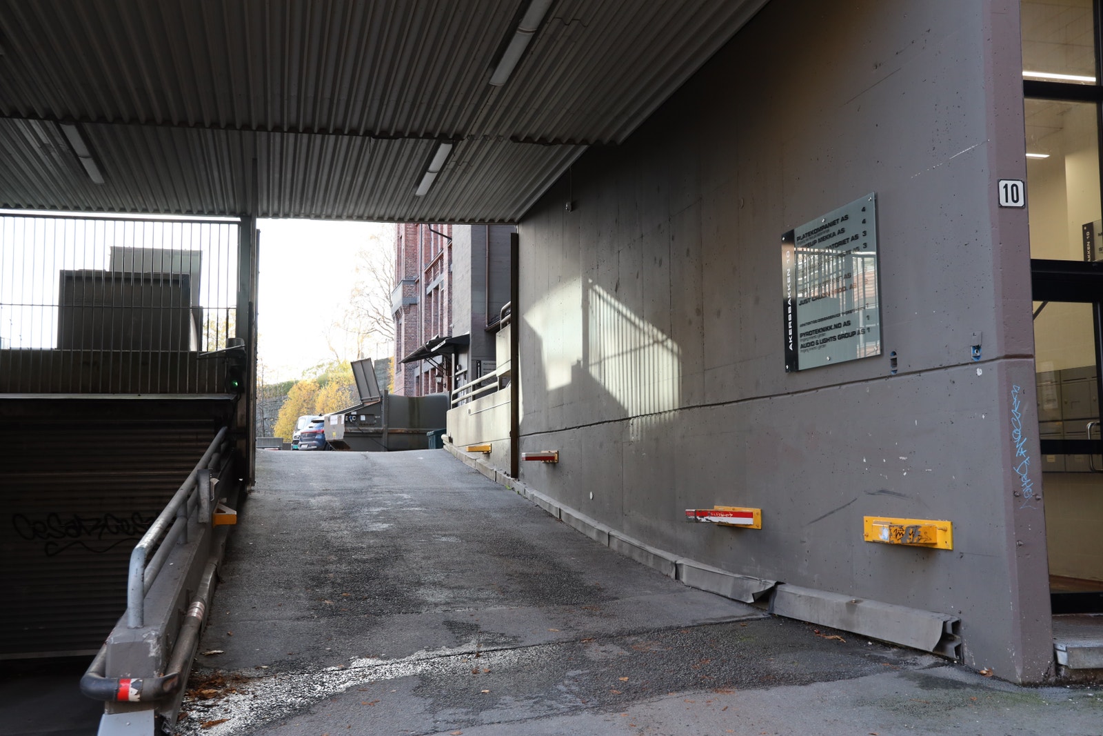 ADKOMST INDRE GÅRD - LASTERAMPE Galleribilde