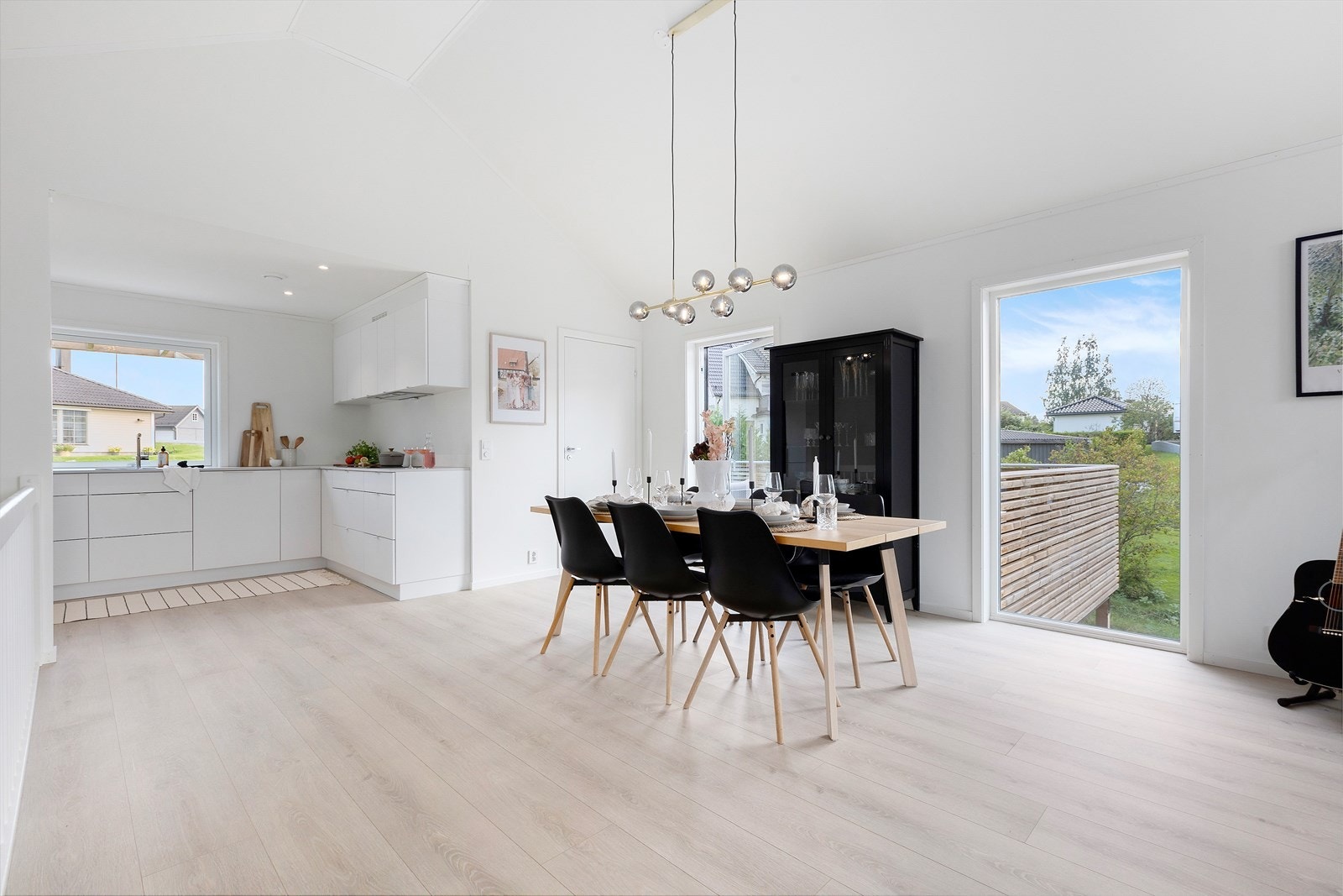 Rommet har også utgang til terrassen. Galleribilde