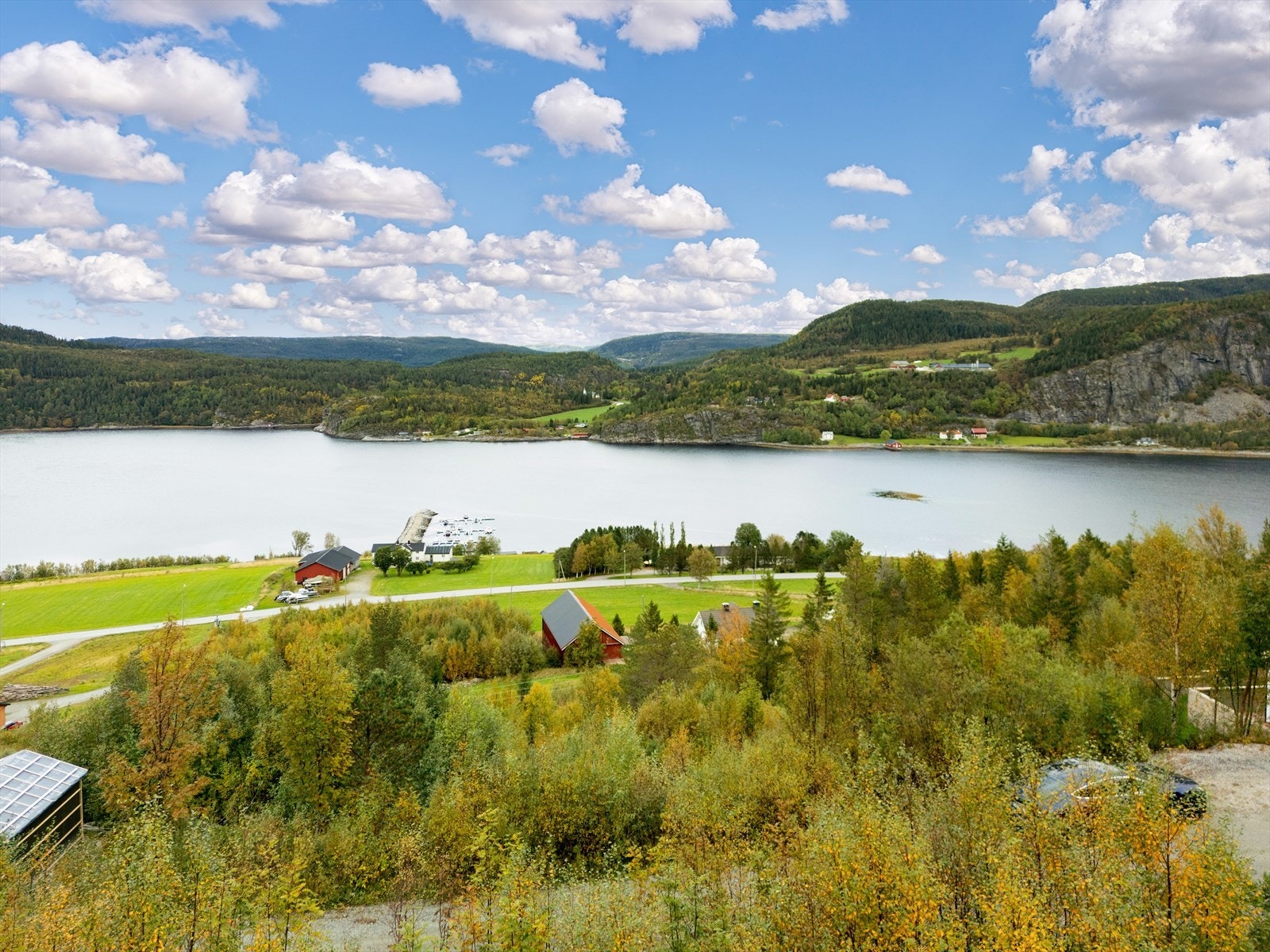 Attraktivt for barnefamilier - trygge oppvekstvilkår, god aldersfordeling og aktive nærmiljø med idrett og fritid. Galleribilde