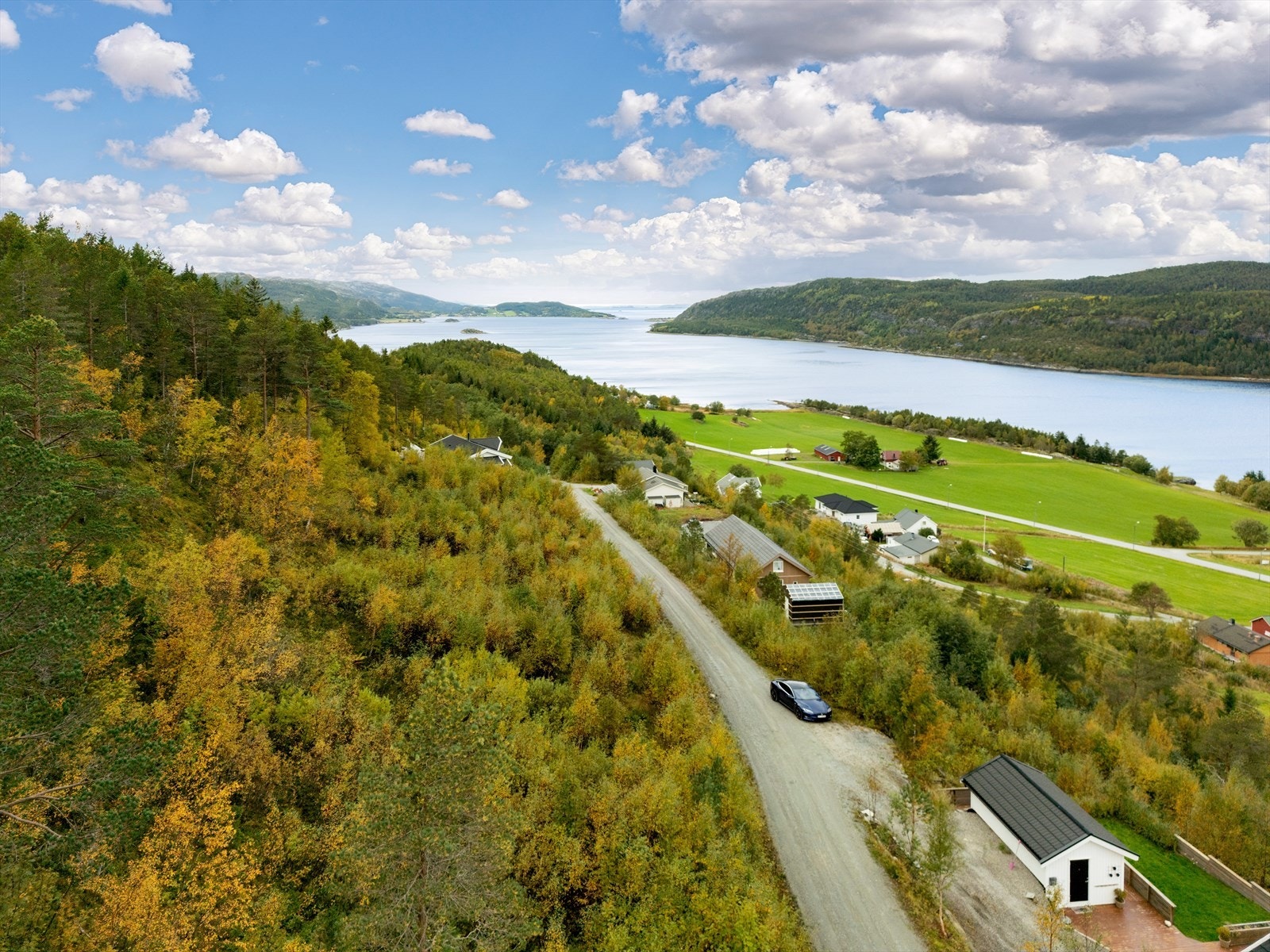 Solrike byggemuligheter med flott utsikt. Perfekt for deg som ønsker arkitektur med panoramavinduer og uteplasser. Galleribilde