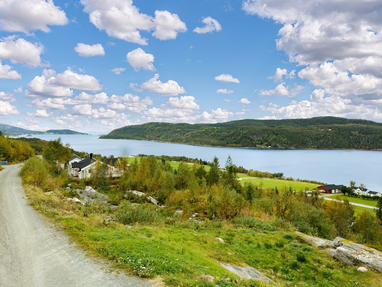 Et attraktivt område for alle aldersgrupper med både unge voksne, barnefamilier og aktive seniorer i nærmiljøet. Galleribilde