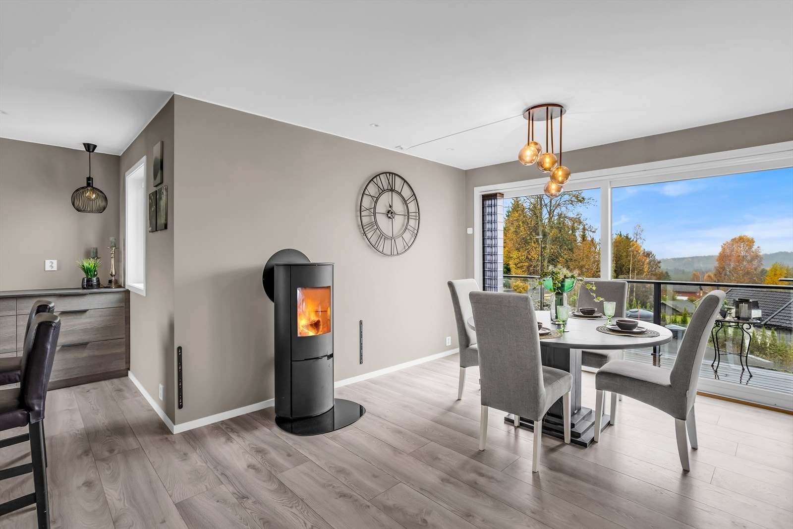 Vedovnen sørger for ekstra varme og kos de kjølige dagene. Galleribilde