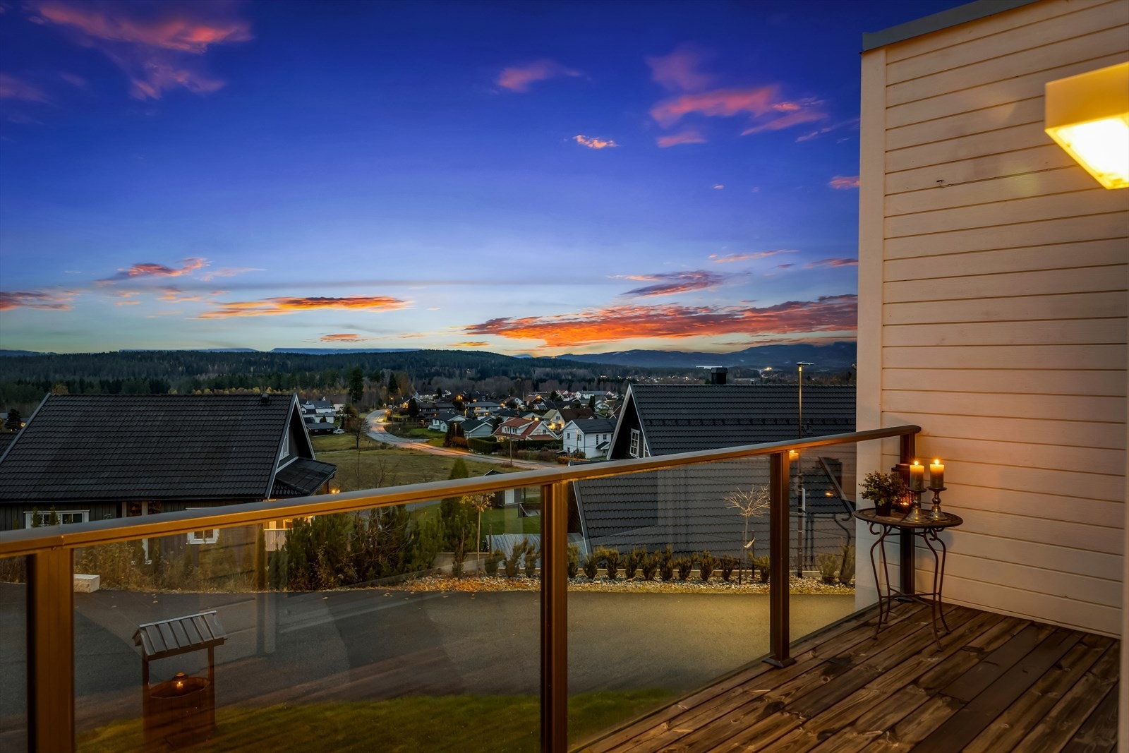 Boligen har en terrasse på 29m² med en hyggelig utsikt over nærområdet. Galleribilde