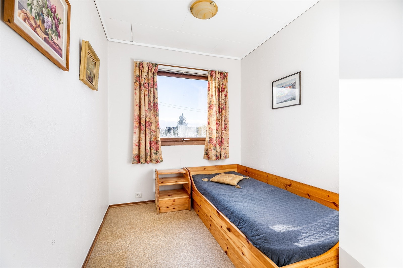 Soverommene er samlet i boligens vestre side, omkring en felles gang med tilknyttet balkong. Dette på nesten 7 kvm. Galleribilde