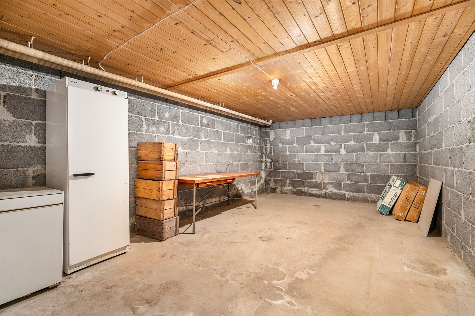 Uinnredet kjellerrom på rundt 27 kvm. Galleribilde