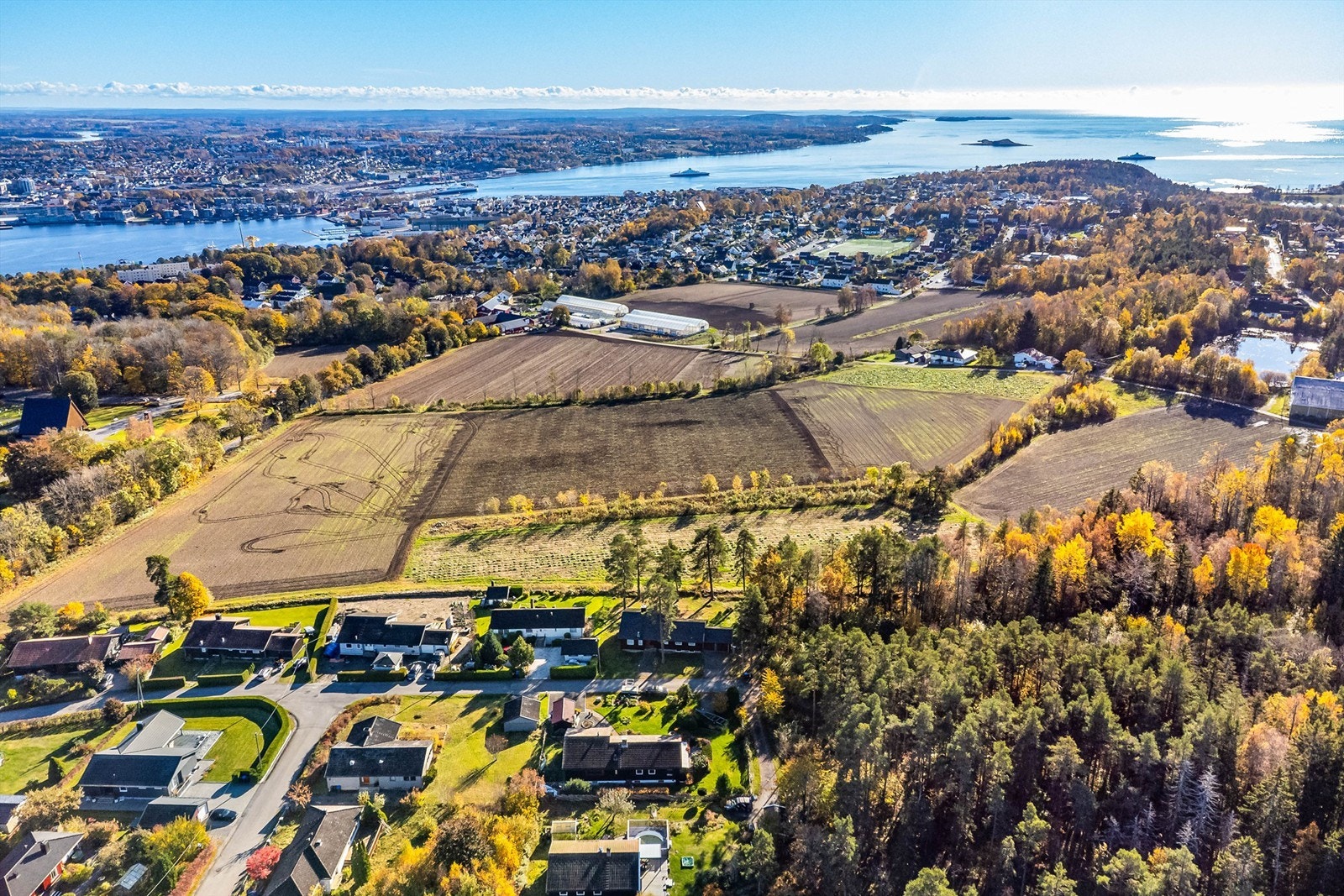 Til sentrumsområdet tar det kun fem minutter å kjøre eller 10 minutter å sykle. Galleribilde