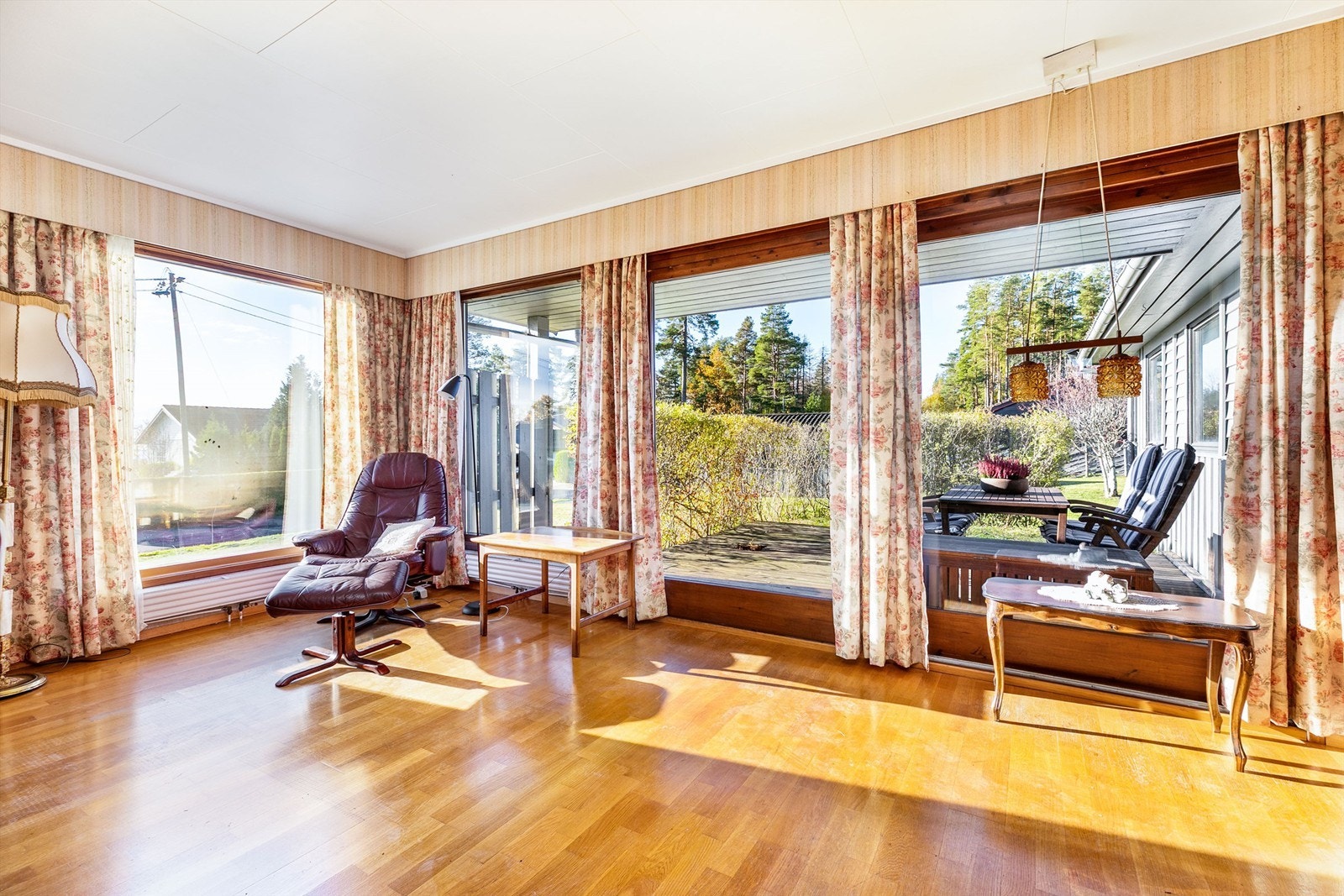 Oppvarming skjer hovedsakelig med vannbåren varme til radiatorer. Galleribilde