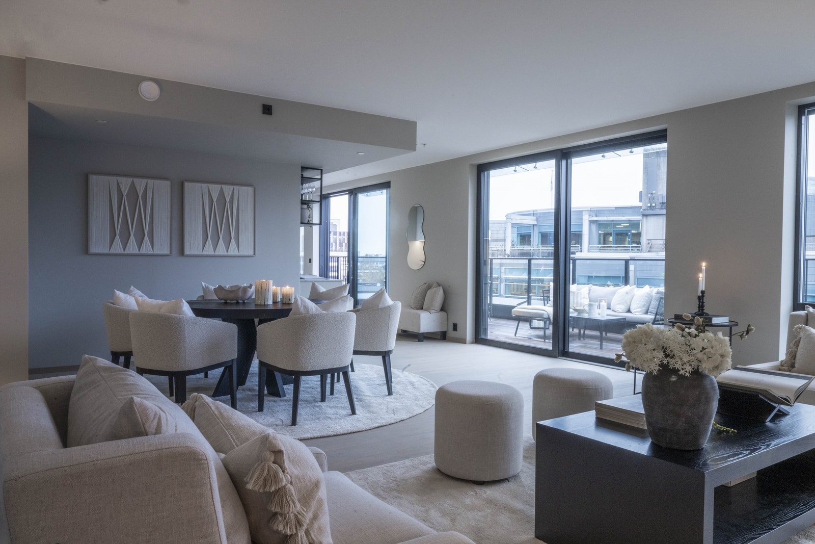 Egen sone med plass til stort spisebord. Galleribilde